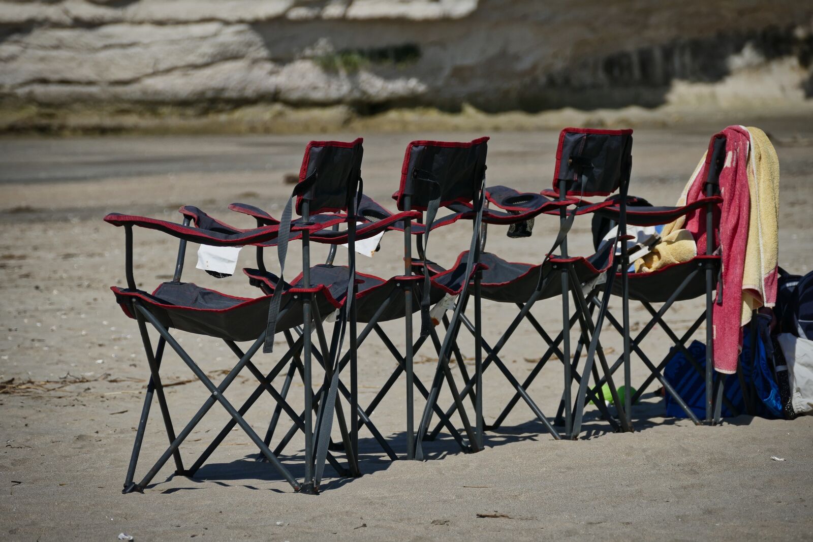 Panasonic Lumix DMC-FZ1000 sample photo. Beach, chair, summer photography