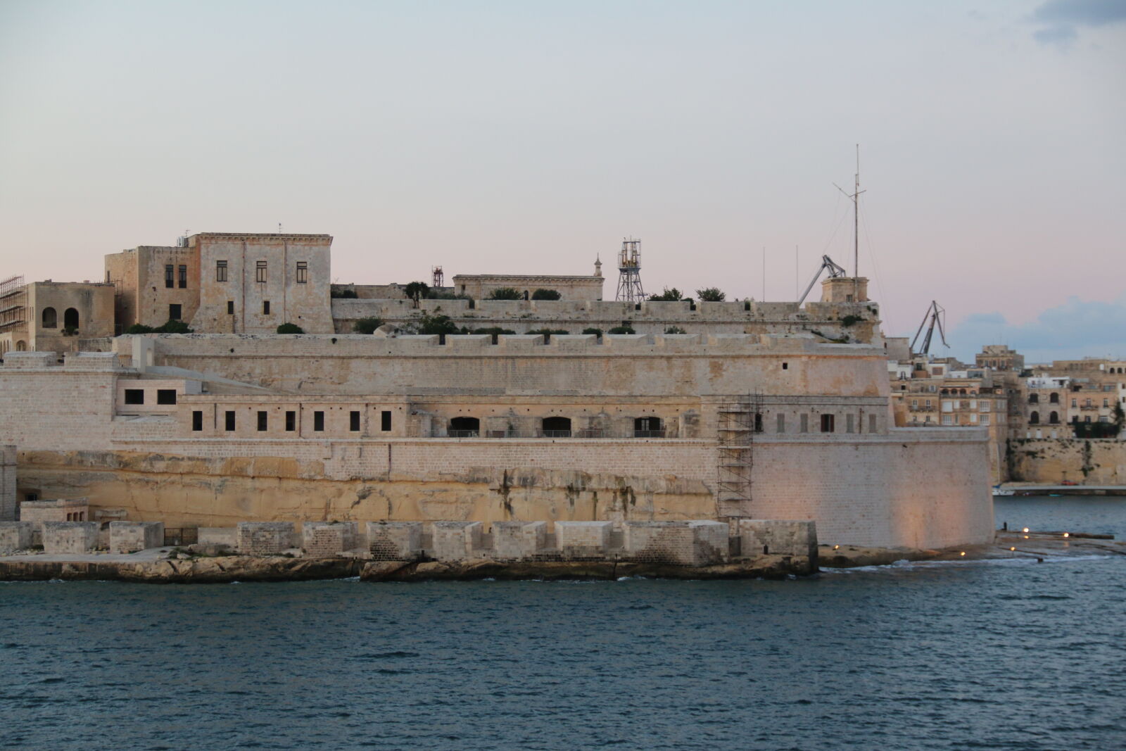 Canon EF-S 18-135mm F3.5-5.6 IS sample photo. Bay, castle, fort photography