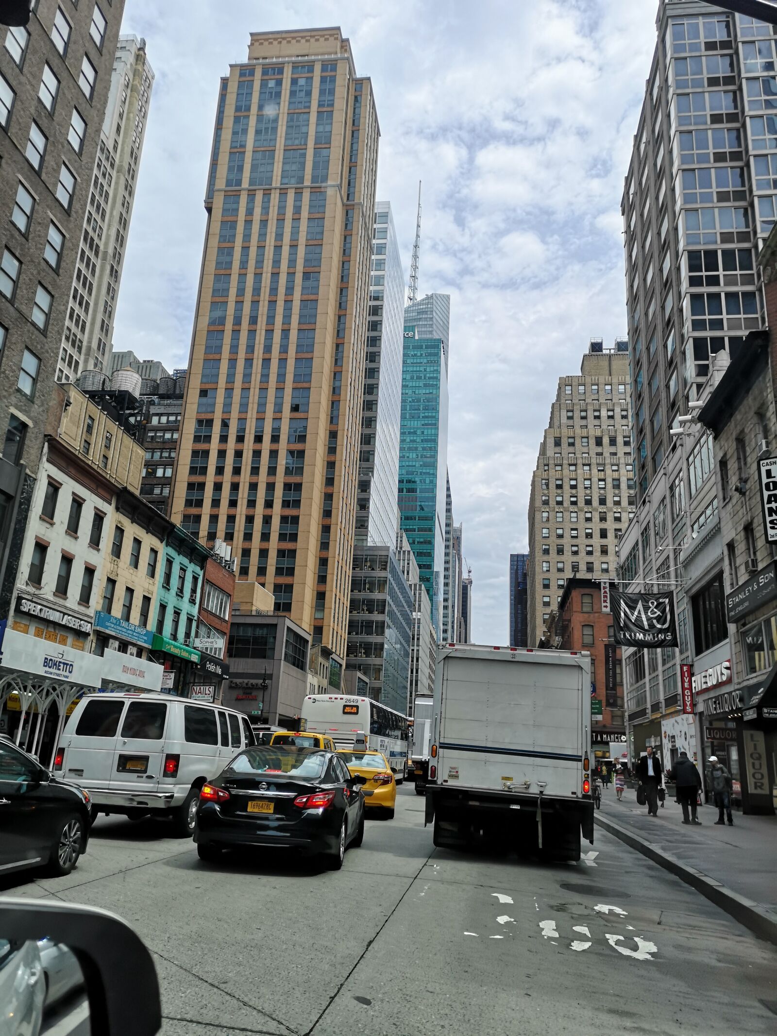 HUAWEI CLT-L29 sample photo. Town, street, city photography