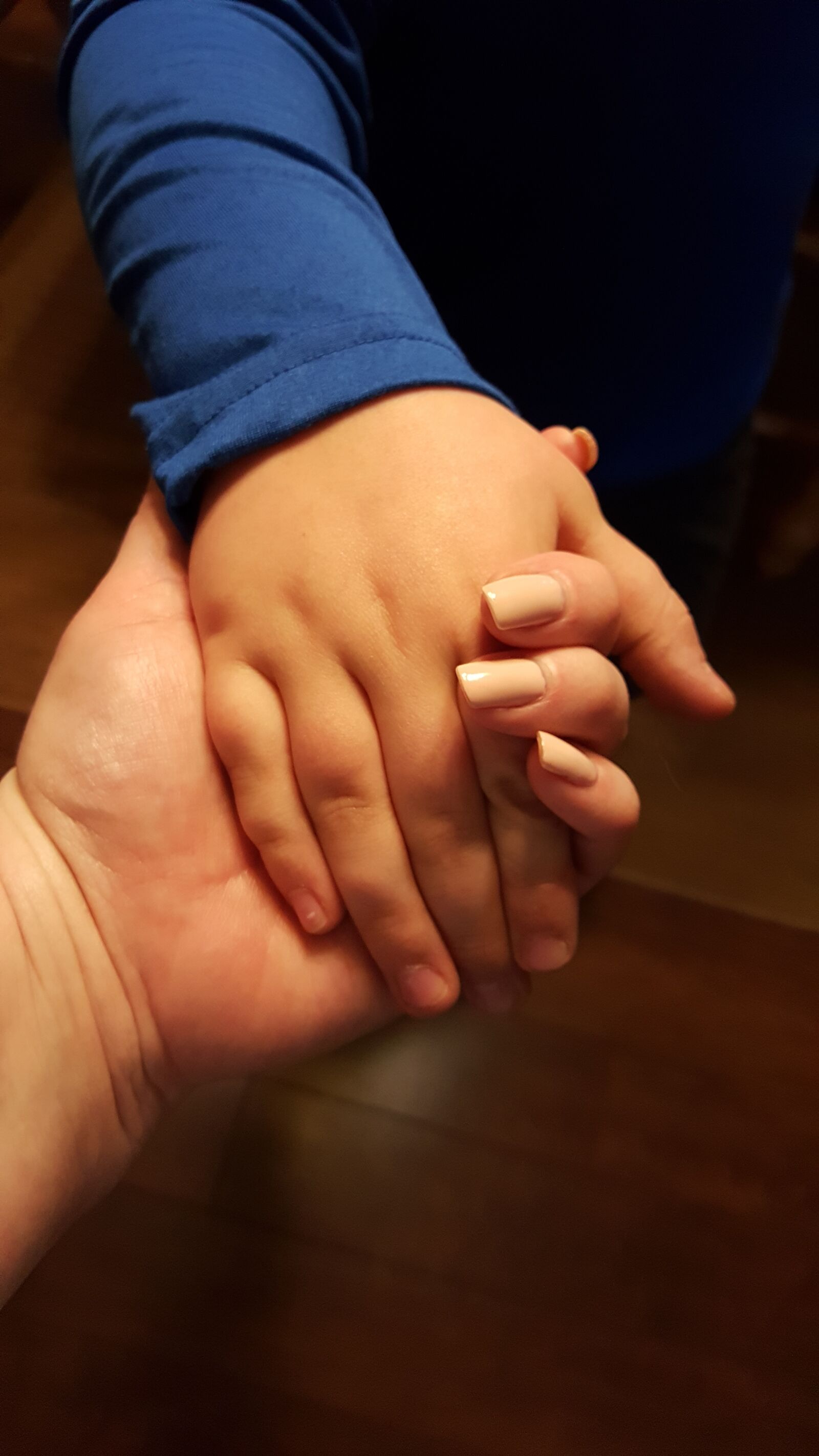 Samsung Galaxy Note5 sample photo. Hands, mother and child photography