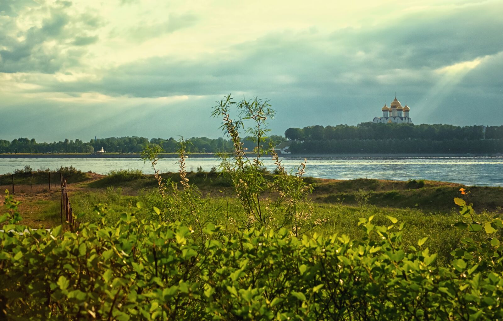 Fujifilm X-E1 + Fujifilm XF 35mm F1.4 R sample photo. Nature, landscape, yaroslavl photography