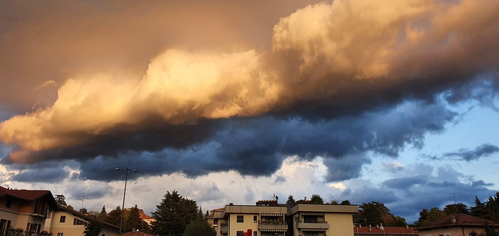 Samsung SM-G973F sample photo. Clouds, sun, sunset photography