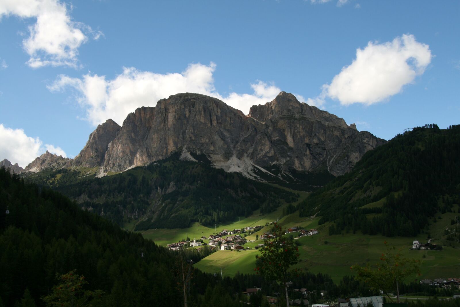 Canon EOS 400D (EOS Digital Rebel XTi / EOS Kiss Digital X) sample photo. Sunset, landscape, mountain photography