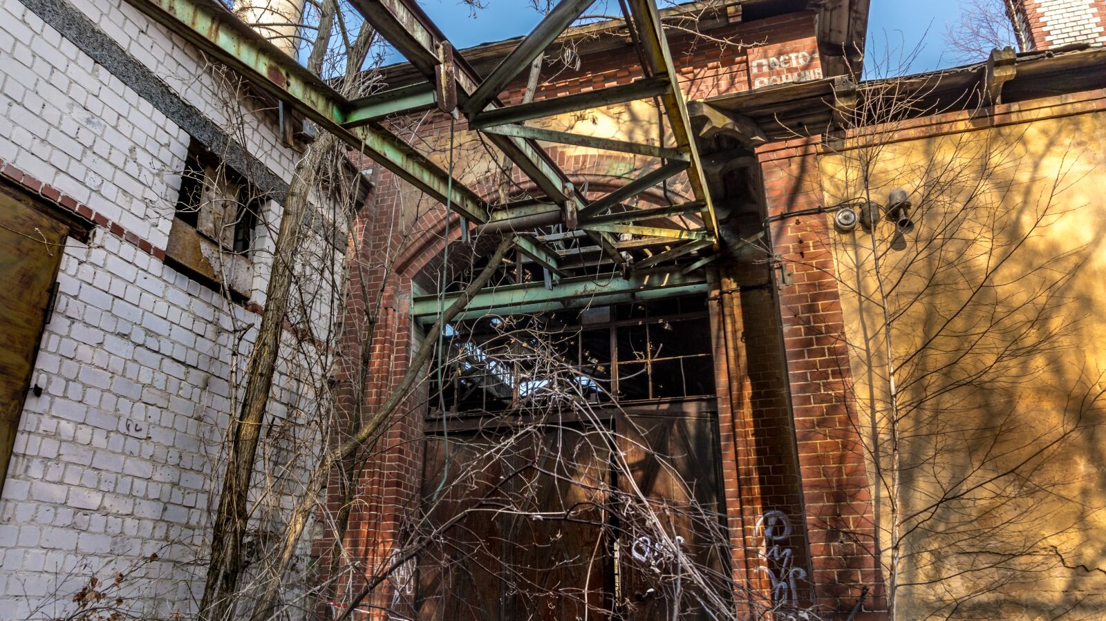 Sony Alpha a5000 (ILCE 5000) sample photo. Old, industry, abandoned photography