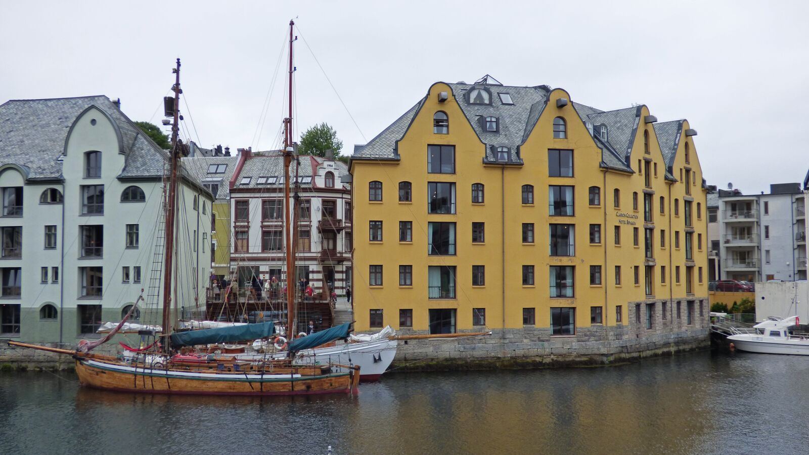 Panasonic Lumix DMC-FZ70 sample photo. Alesund, norway, norwegian photography