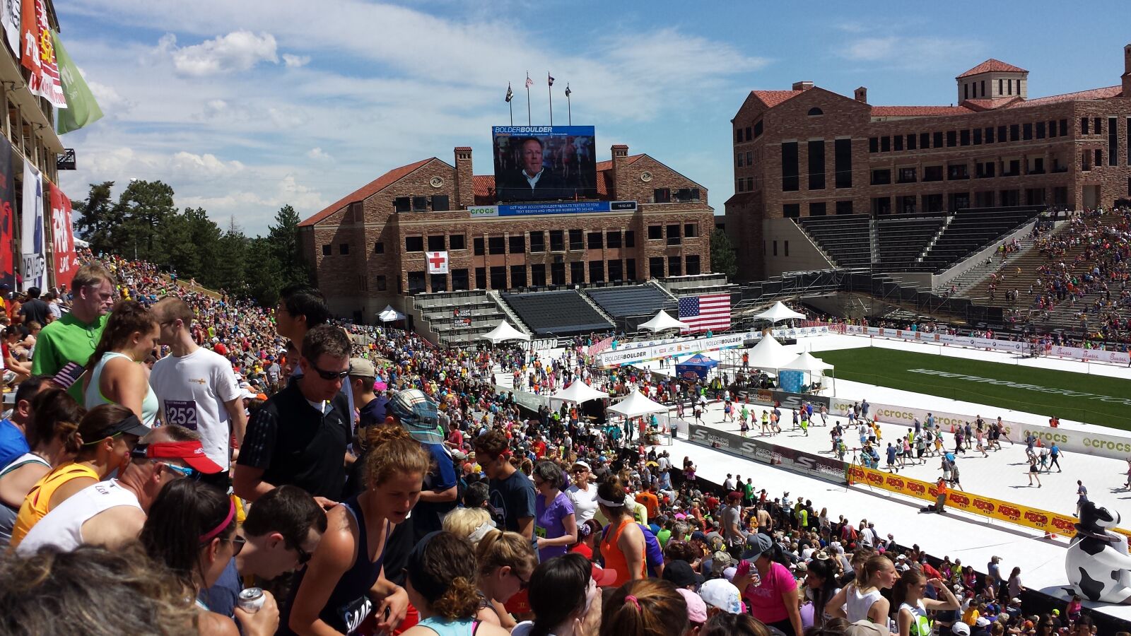 Samsung Galaxy S4 sample photo. Bolder boulder, race, stadium photography