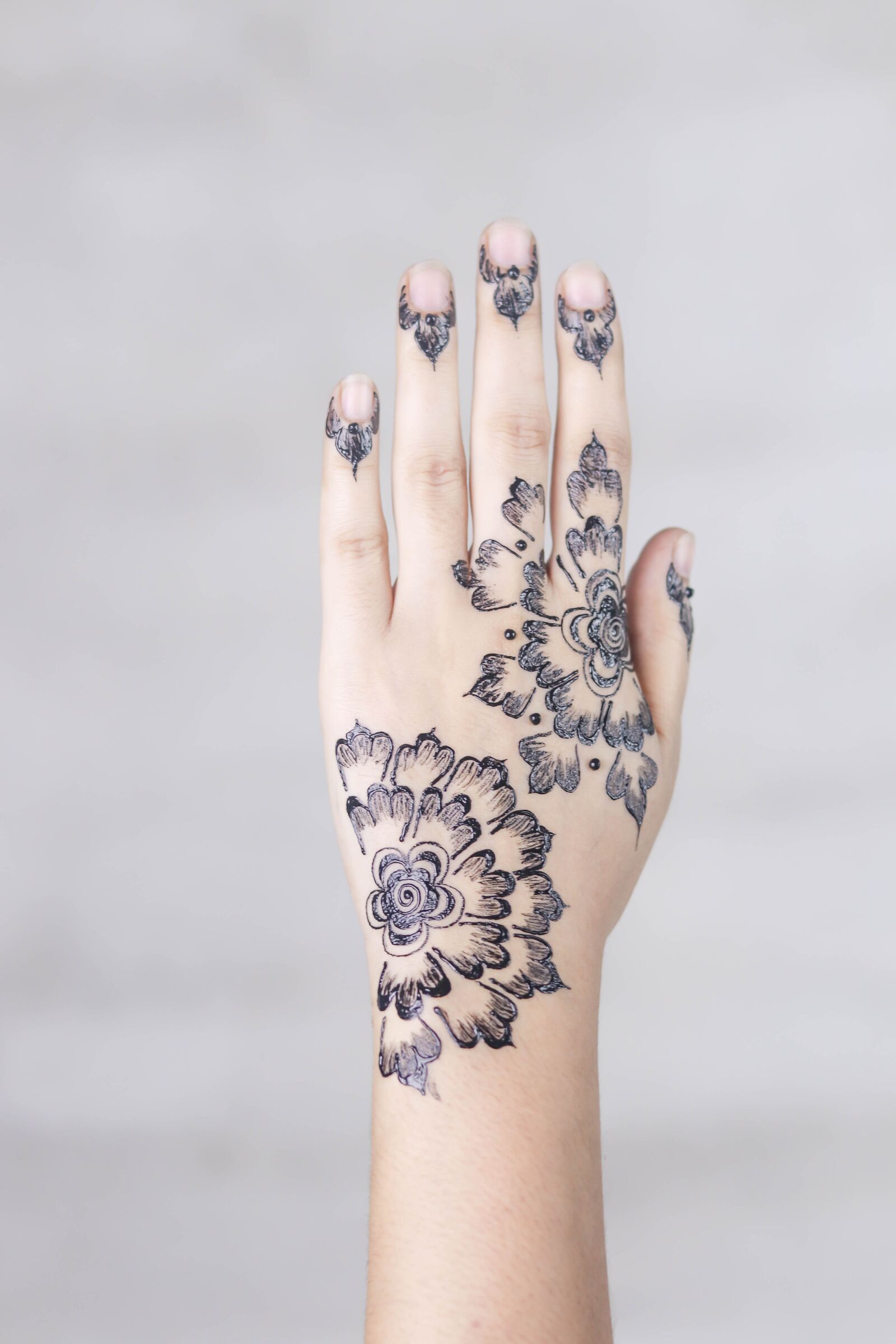 Canon EOS 80D + Canon EF 50mm F1.8 STM sample photo. Mehndi, henna, tattoo photography