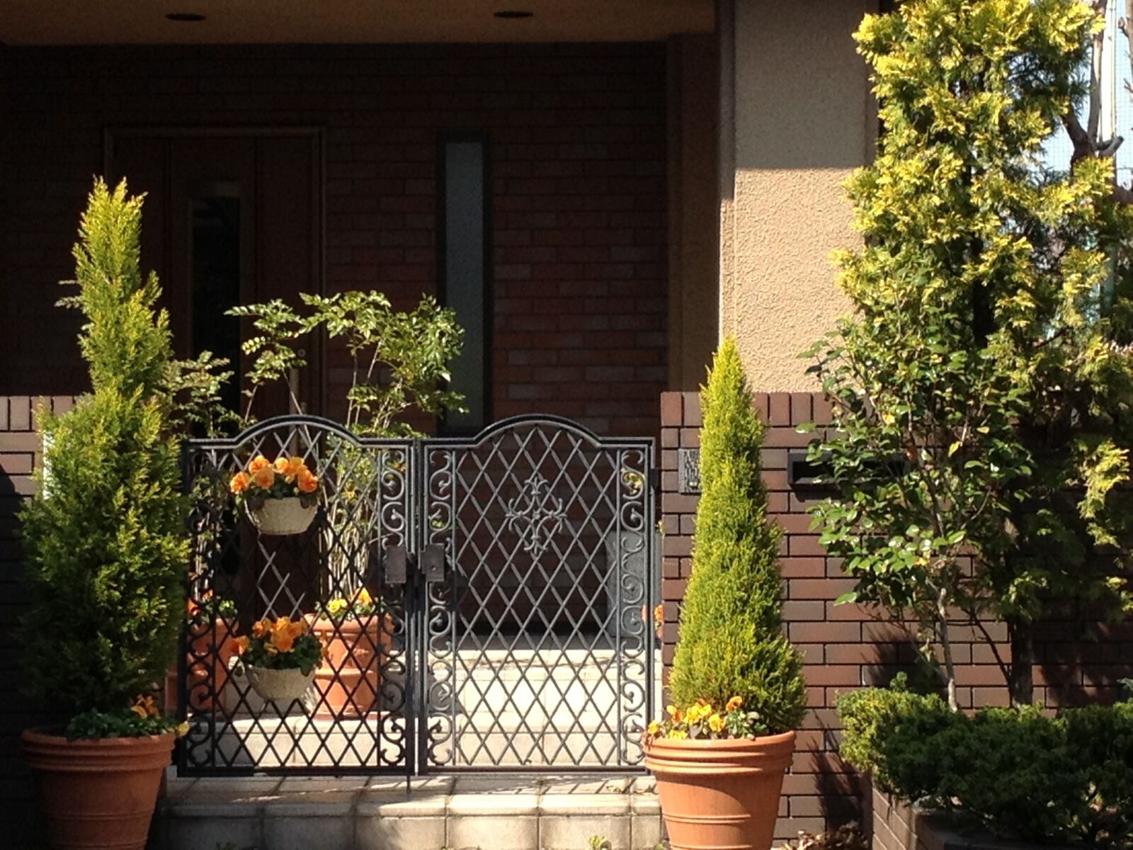 Apple iPhone 4S sample photo. Home, detached, the front photography