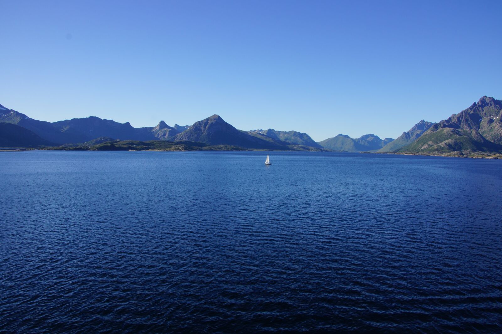 Sony SLT-A65 (SLT-A65V) + DT 18-270mm F3.5-6.3 sample photo. Lofoten, norway, sea photography