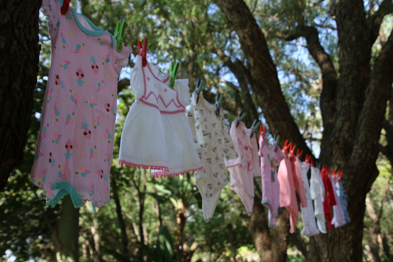 Canon EOS 7D Mark II sample photo. Baby, babygrow, clothes, dress photography