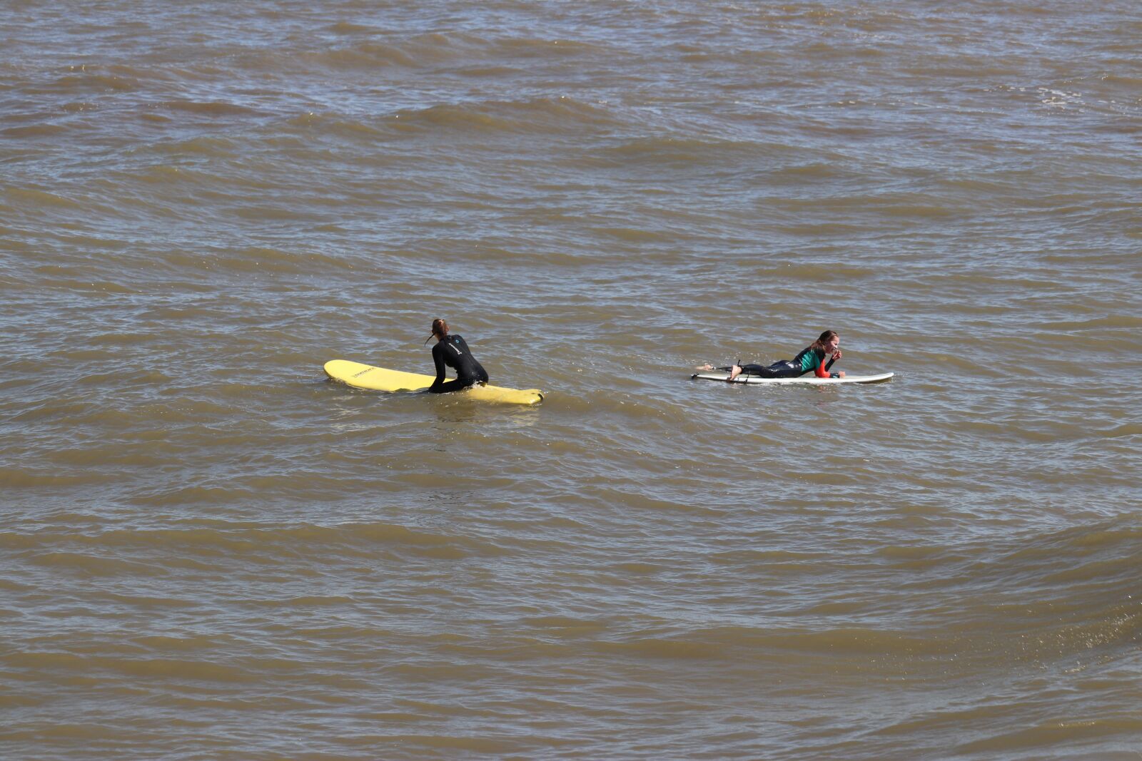Canon EOS 200D (EOS Rebel SL2 / EOS Kiss X9) sample photo. Surfers, sea, be photography