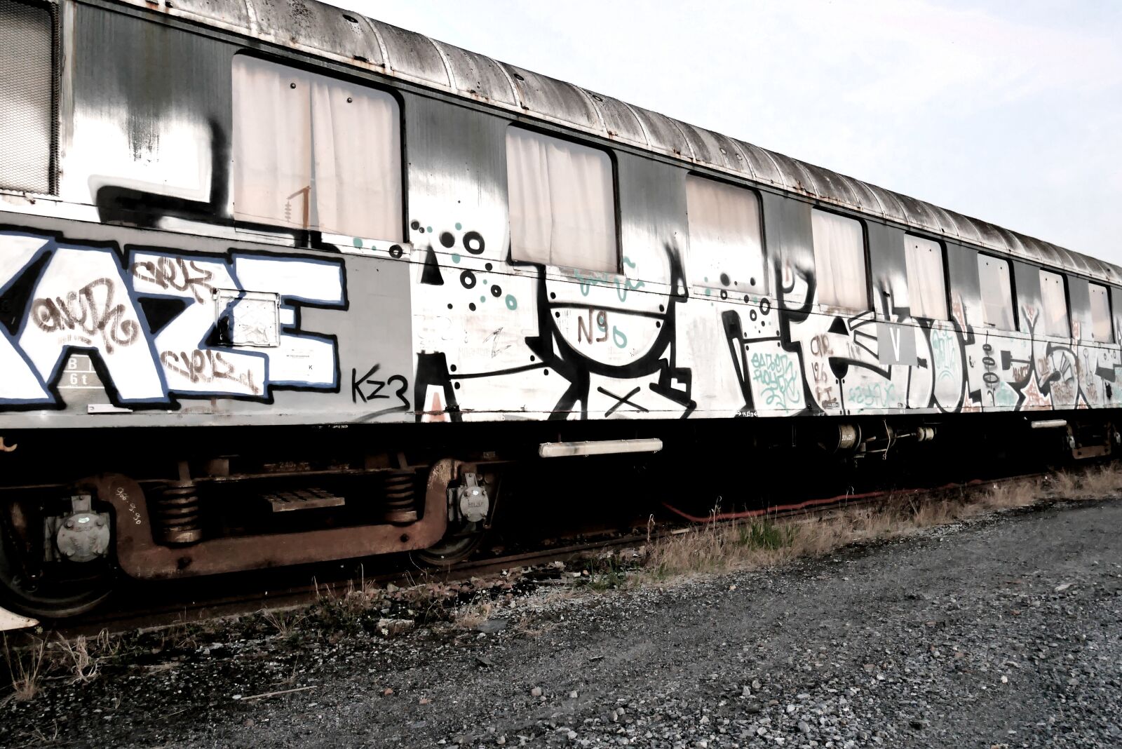 Panasonic Lumix DMC-GF7 sample photo. Train, tag, graffiti photography
