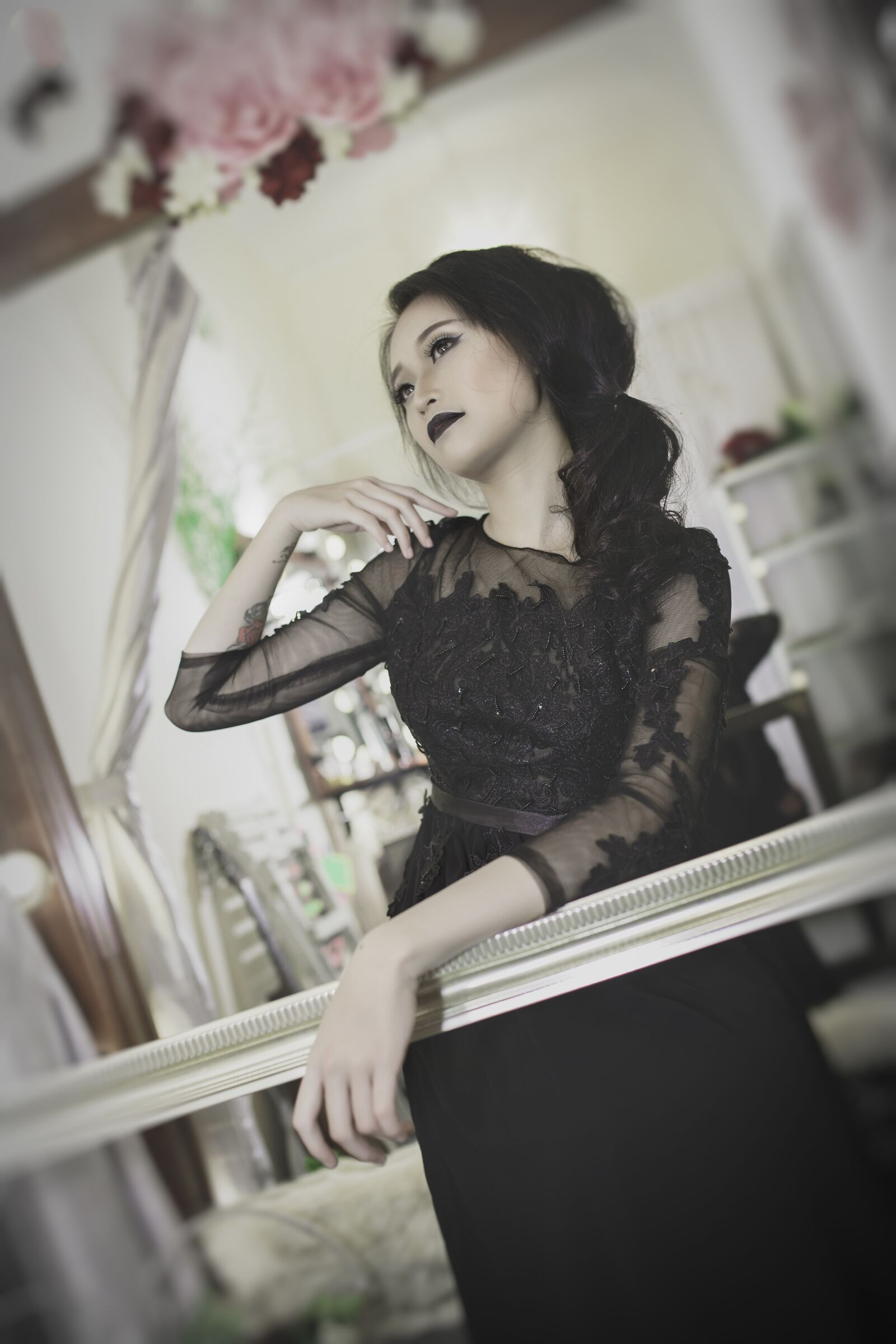 Canon EOS 6D sample photo. Women, dark, day page photography