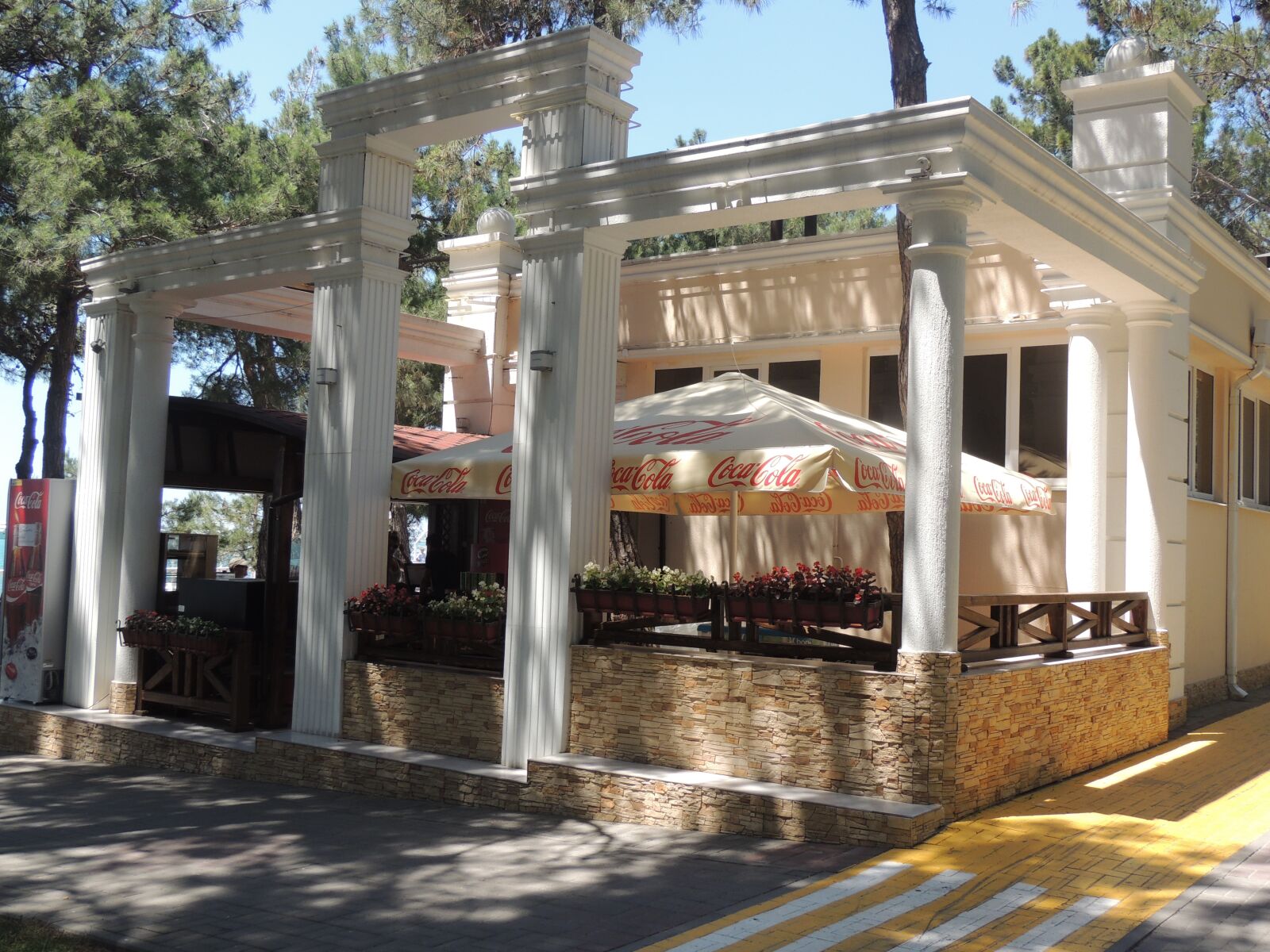Nikon Coolpix P510 sample photo. Gelendzhik, summer cafe, café photography