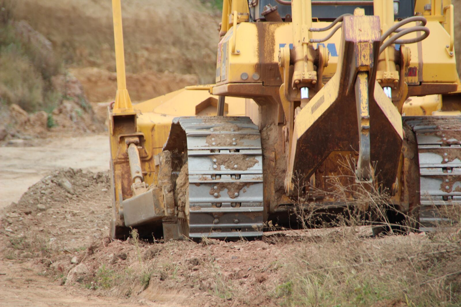Canon EOS 600D (Rebel EOS T3i / EOS Kiss X5) sample photo. Excavators, site, construction vehicle photography