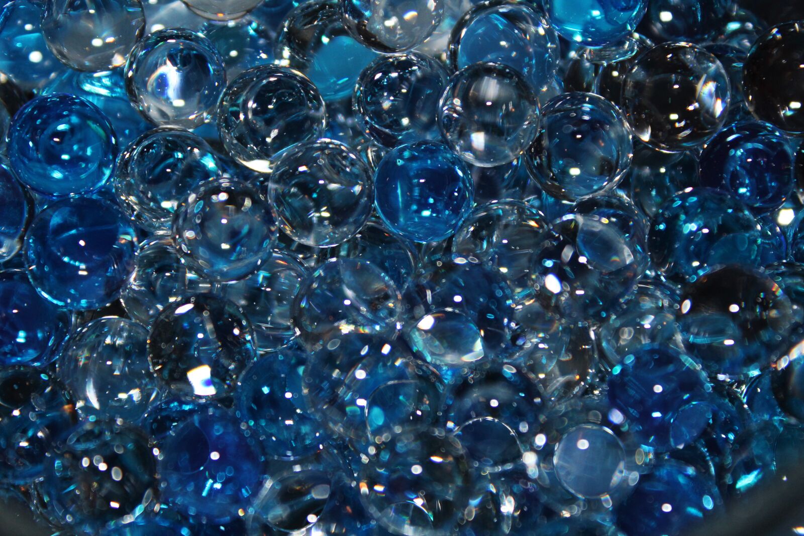 Canon EOS 1200D (EOS Rebel T5 / EOS Kiss X70 / EOS Hi) sample photo. Bubbles, blue, water photography