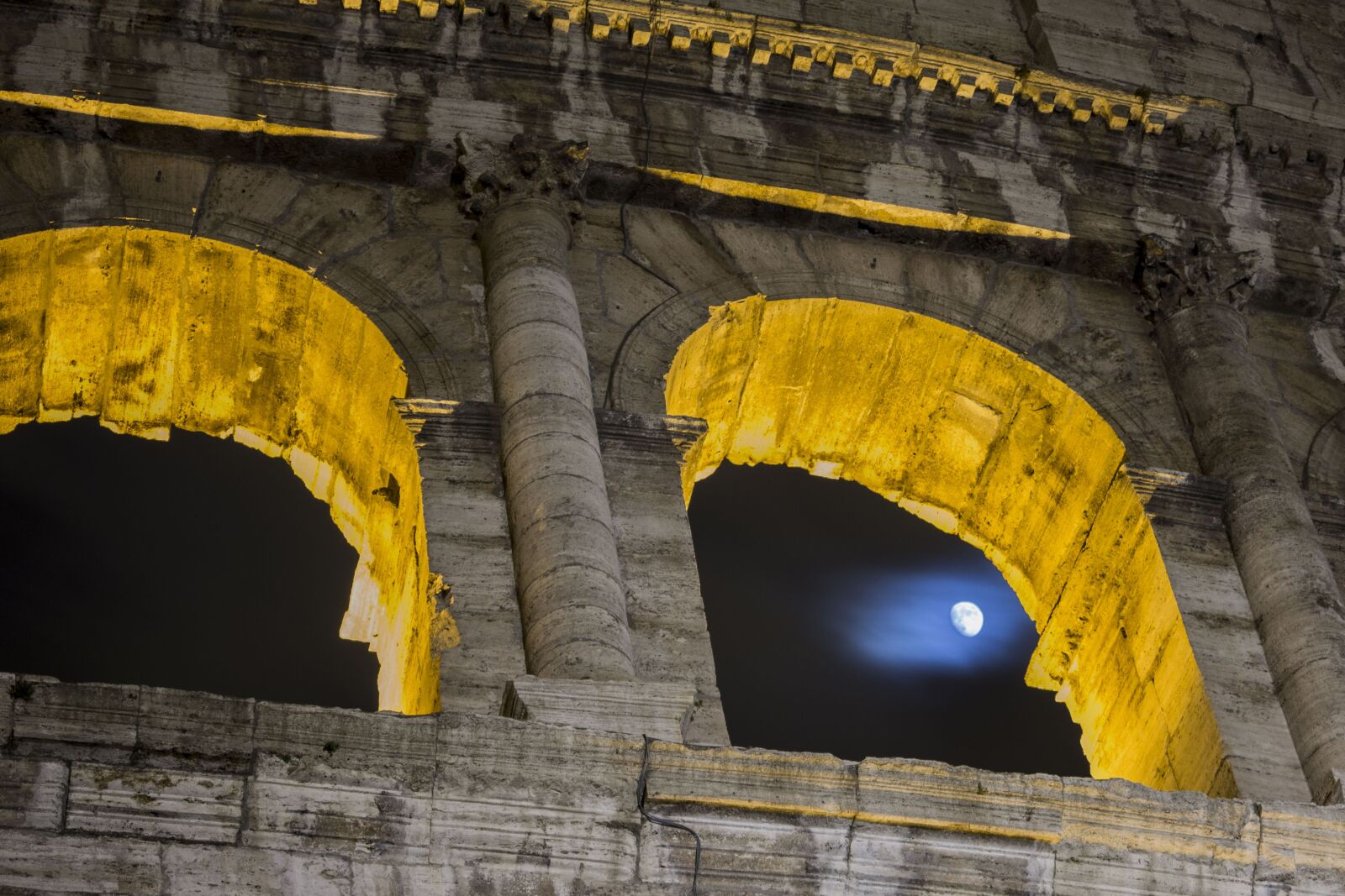 Canon EF-S 55-250mm F4-5.6 IS STM sample photo. Colosseum, night, luna photography