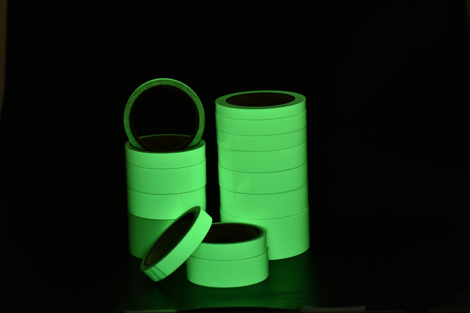Nikon D7200 sample photo. Noctilucent, tape, black photography