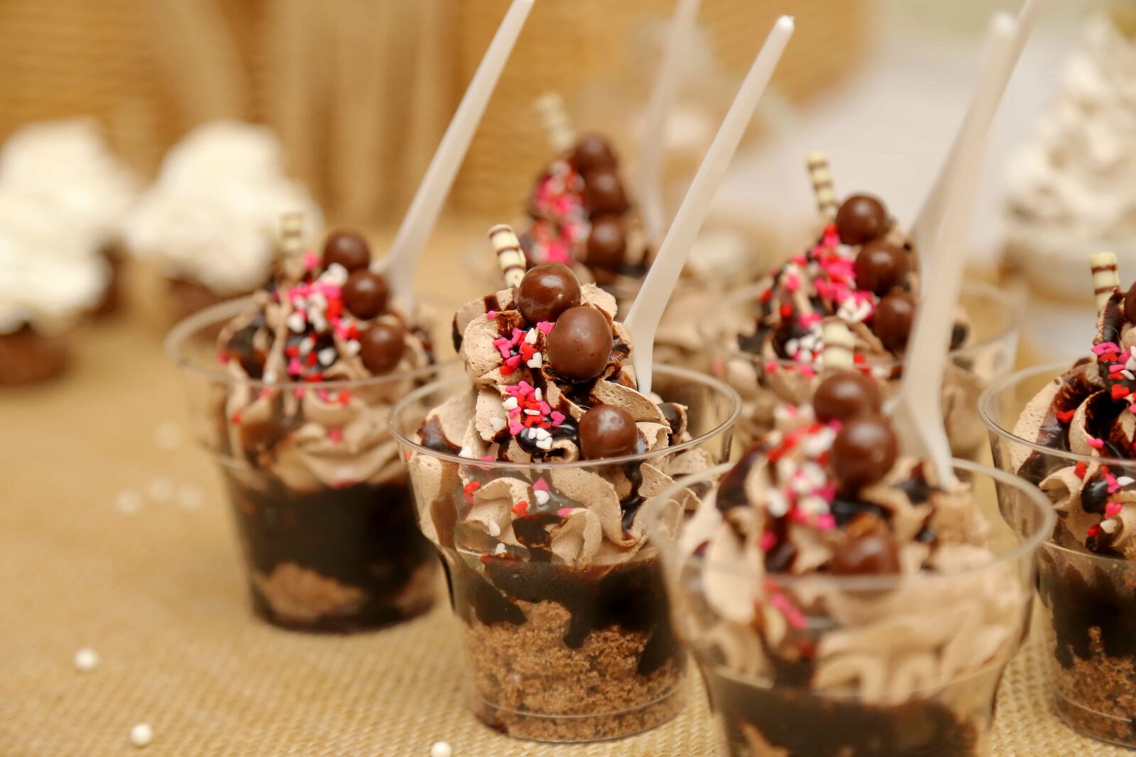 Canon EF 24-105mm F4L IS USM sample photo. Banquet, caramel, chocolate, decoration photography