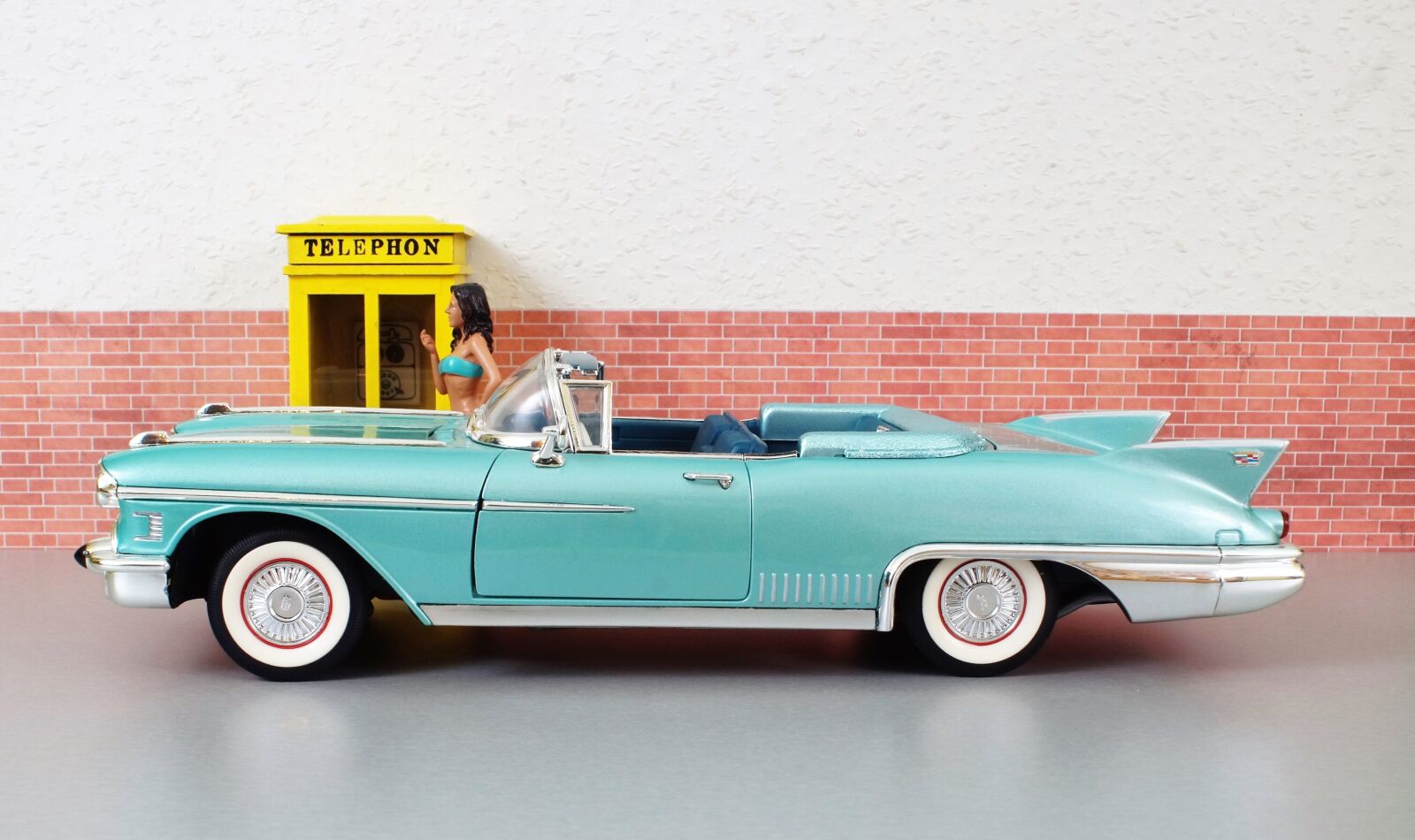 Sony DT 18-70mm F3.5-5.6 sample photo. Model car, cadillac, cadillac photography