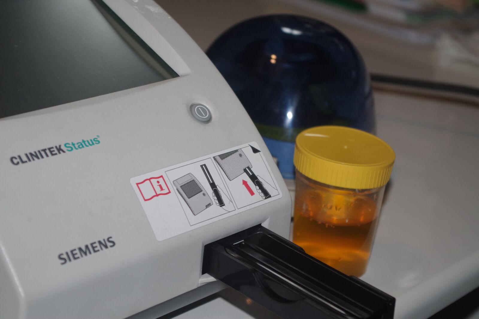 Pentax K-30 sample photo. Analyzer, urine, the test photography