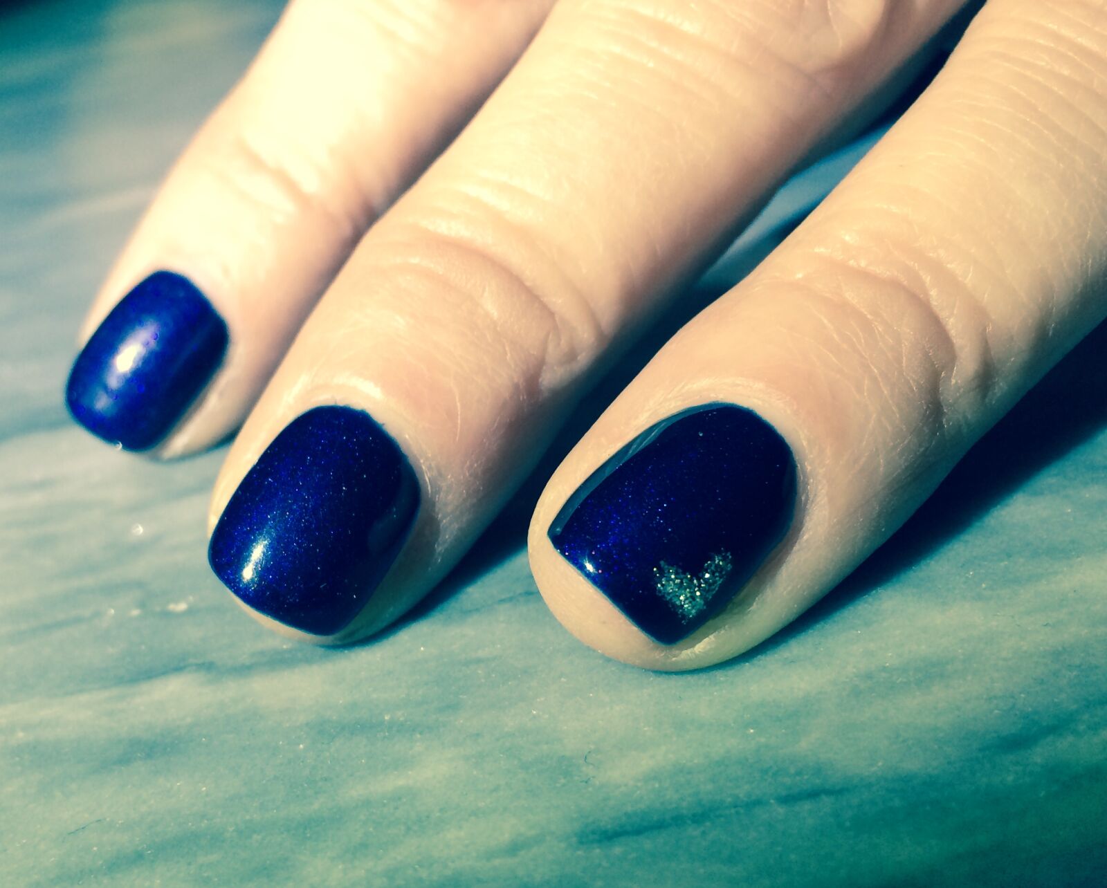 iPhone 5s back camera 4.15mm f/2.2 sample photo. Fancy, fashion, hands, nails photography