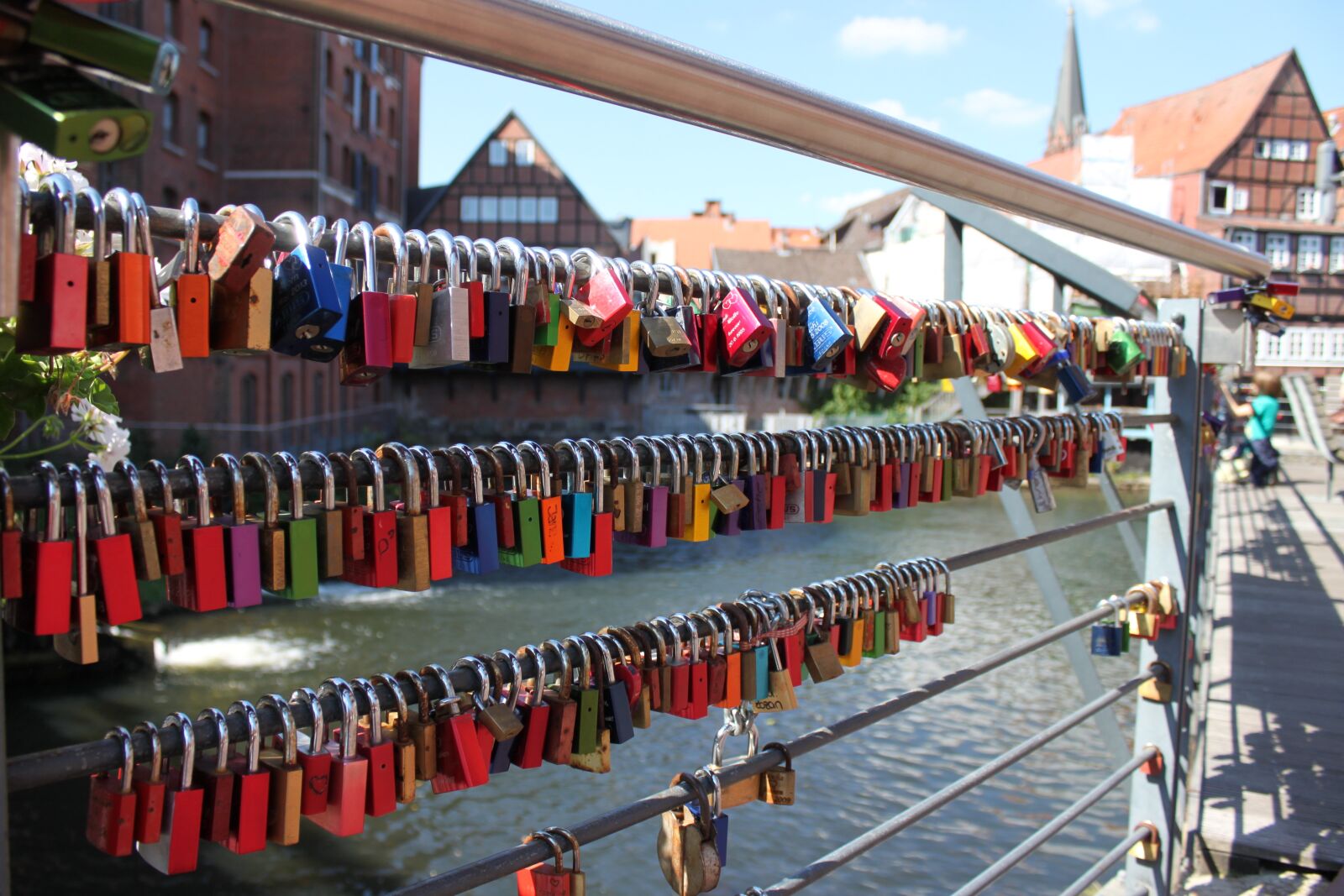 Canon EOS 500D (EOS Rebel T1i / EOS Kiss X3) sample photo. Bridge railing, castles, padlocks photography