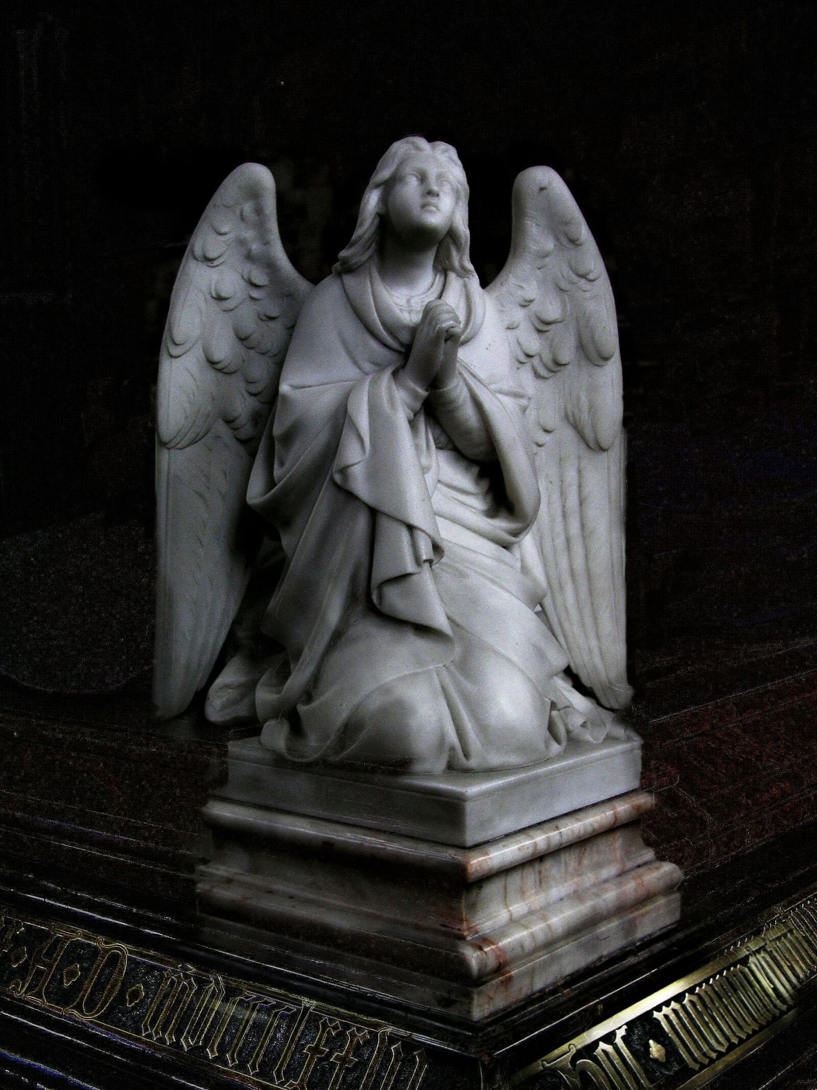 Olympus C5050Z sample photo. Angel, statue, church photography