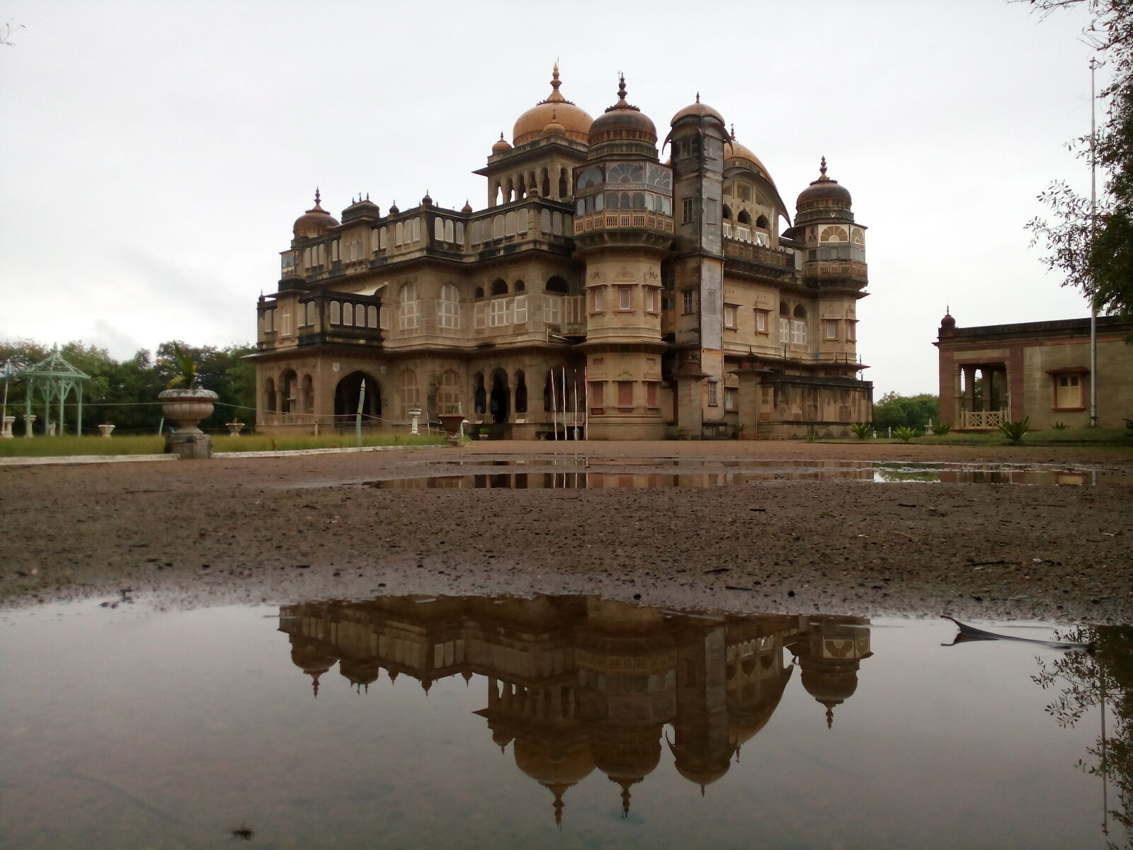 Micromax Canvas Spark sample photo. Palace photography
