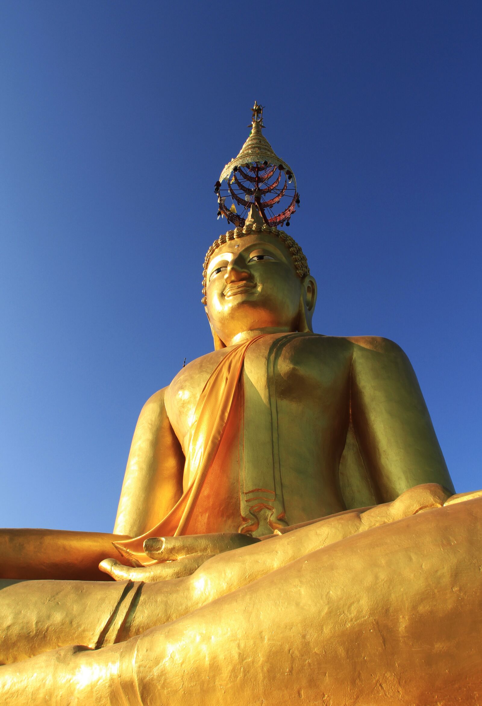 Canon EOS 7D sample photo. Buddha, blue sky, gold photography