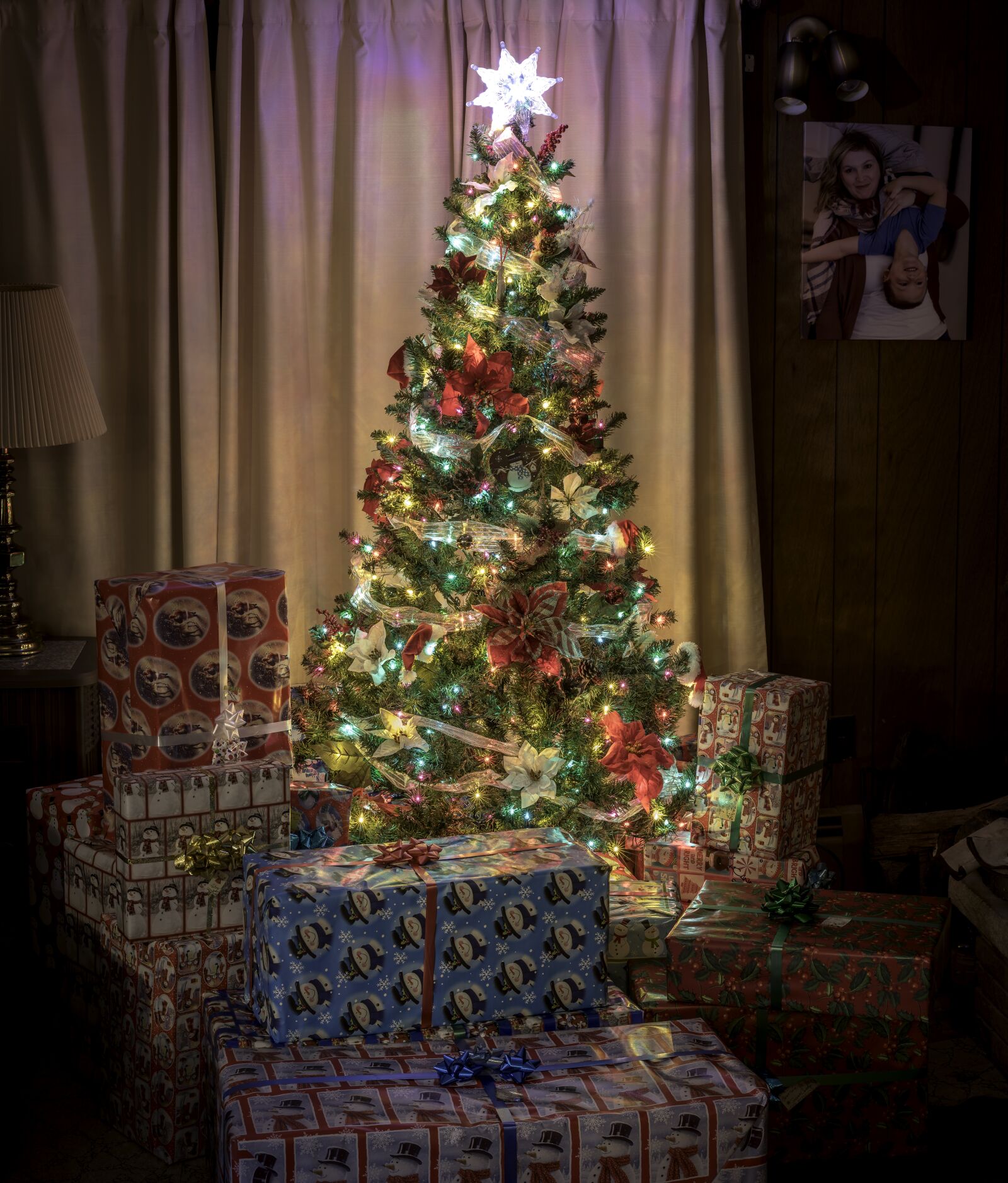 Nikon D810 sample photo. Christmas, tree, presents photography