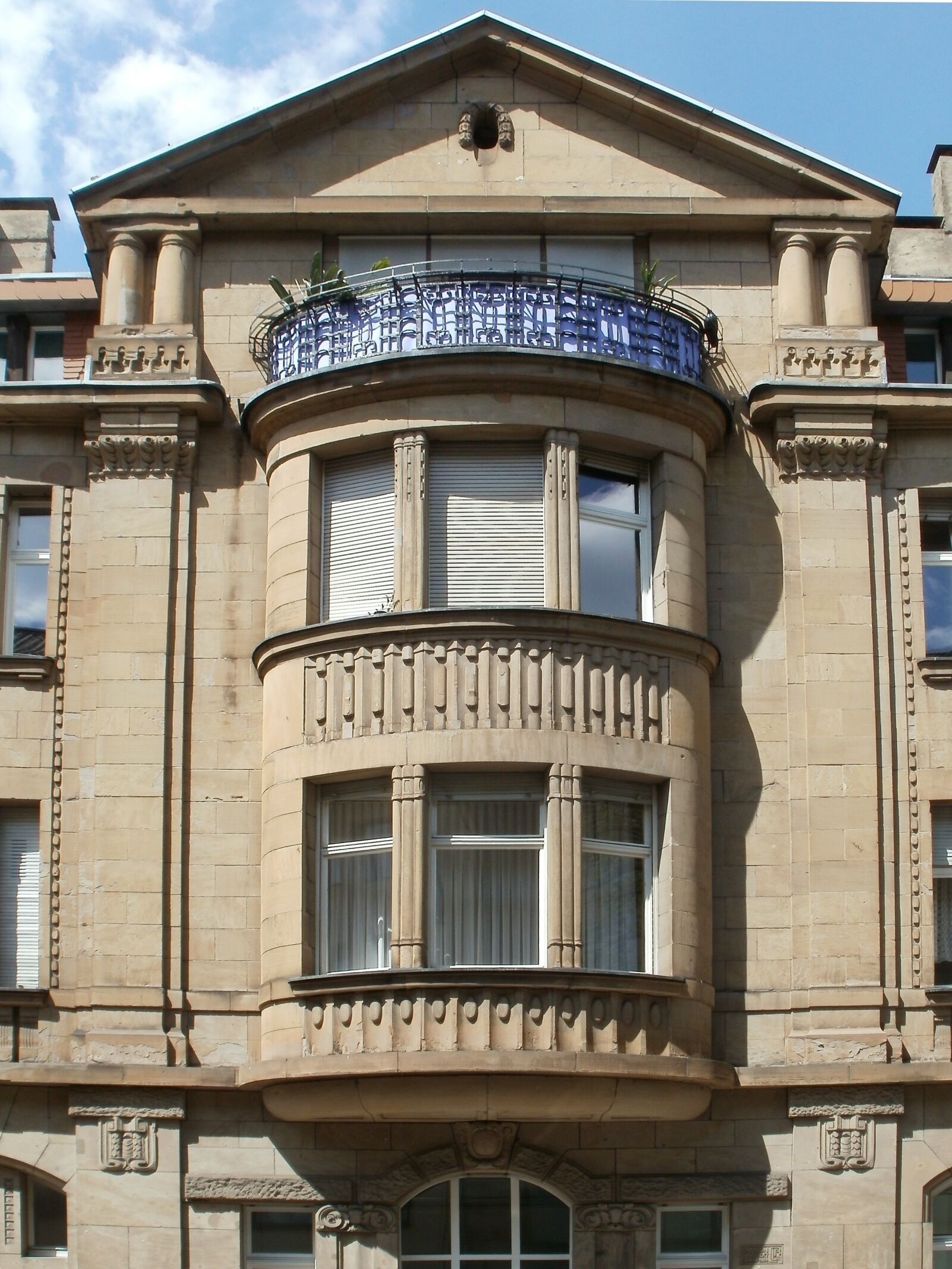Olympus FE47,X43 sample photo. House, building, saarbrucken photography