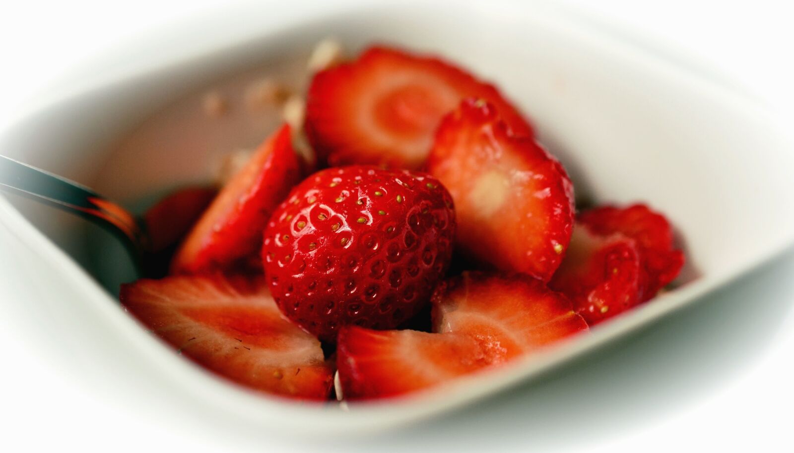 Nikon D5100 sample photo. Strawberry, fruit, sweet, bowl photography