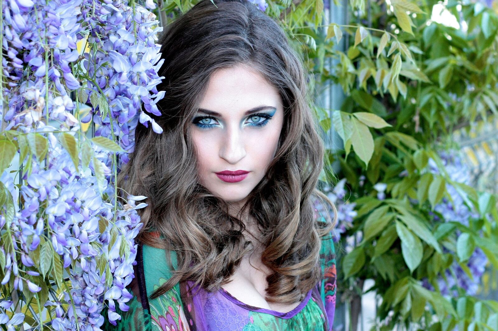 Canon EOS 450D (EOS Rebel XSi / EOS Kiss X2) sample photo. Girl, flowers, violet photography