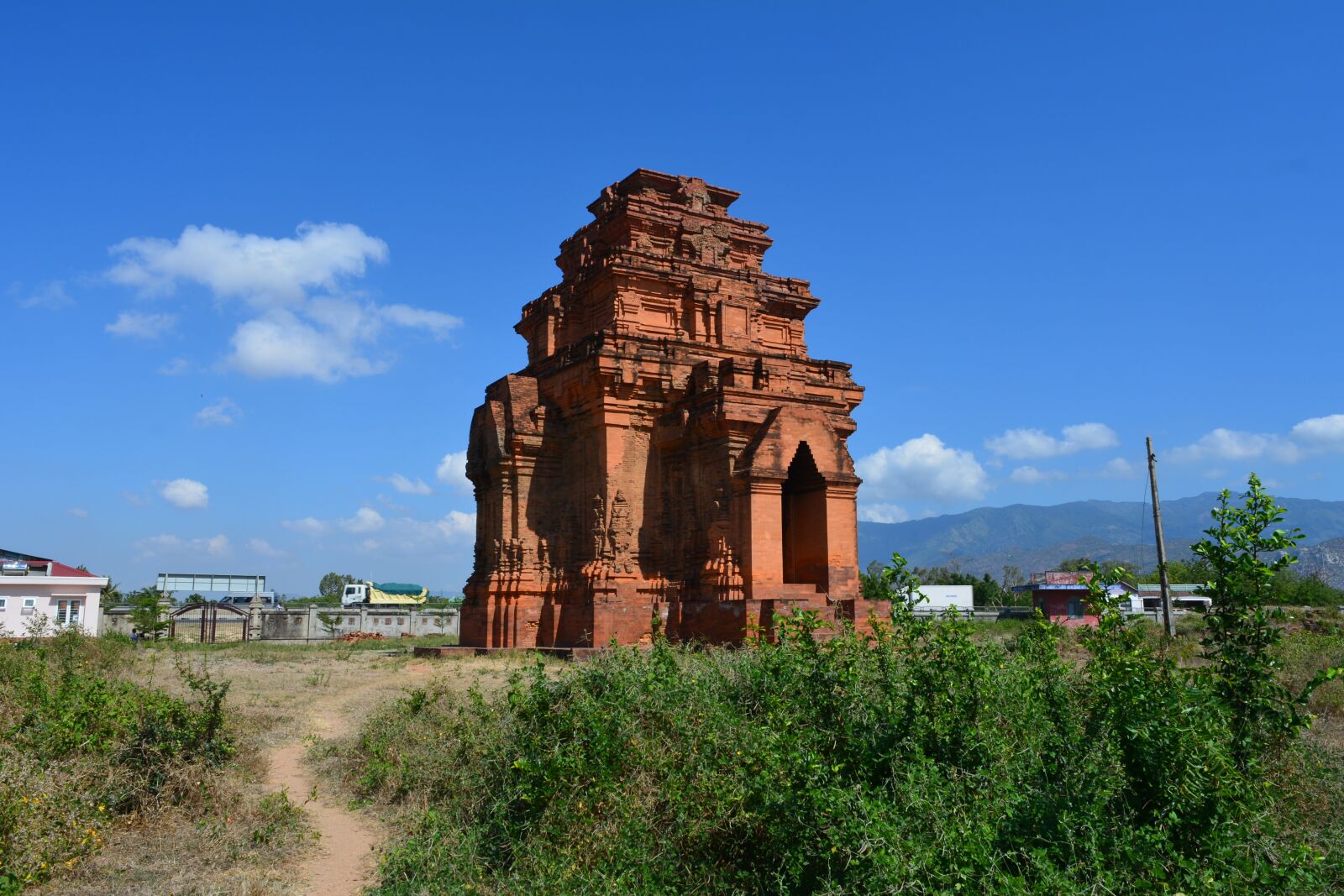 Nikon D5200 sample photo. Architecture, travel, sky photography