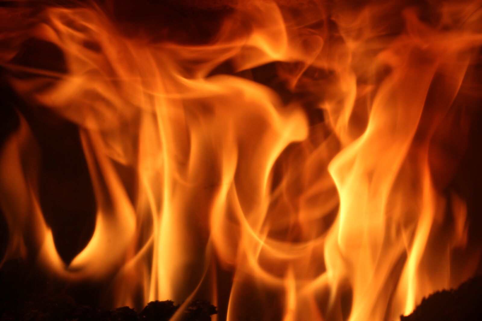 Canon EOS 600D (Rebel EOS T3i / EOS Kiss X5) sample photo. Fire, oven, hot photography