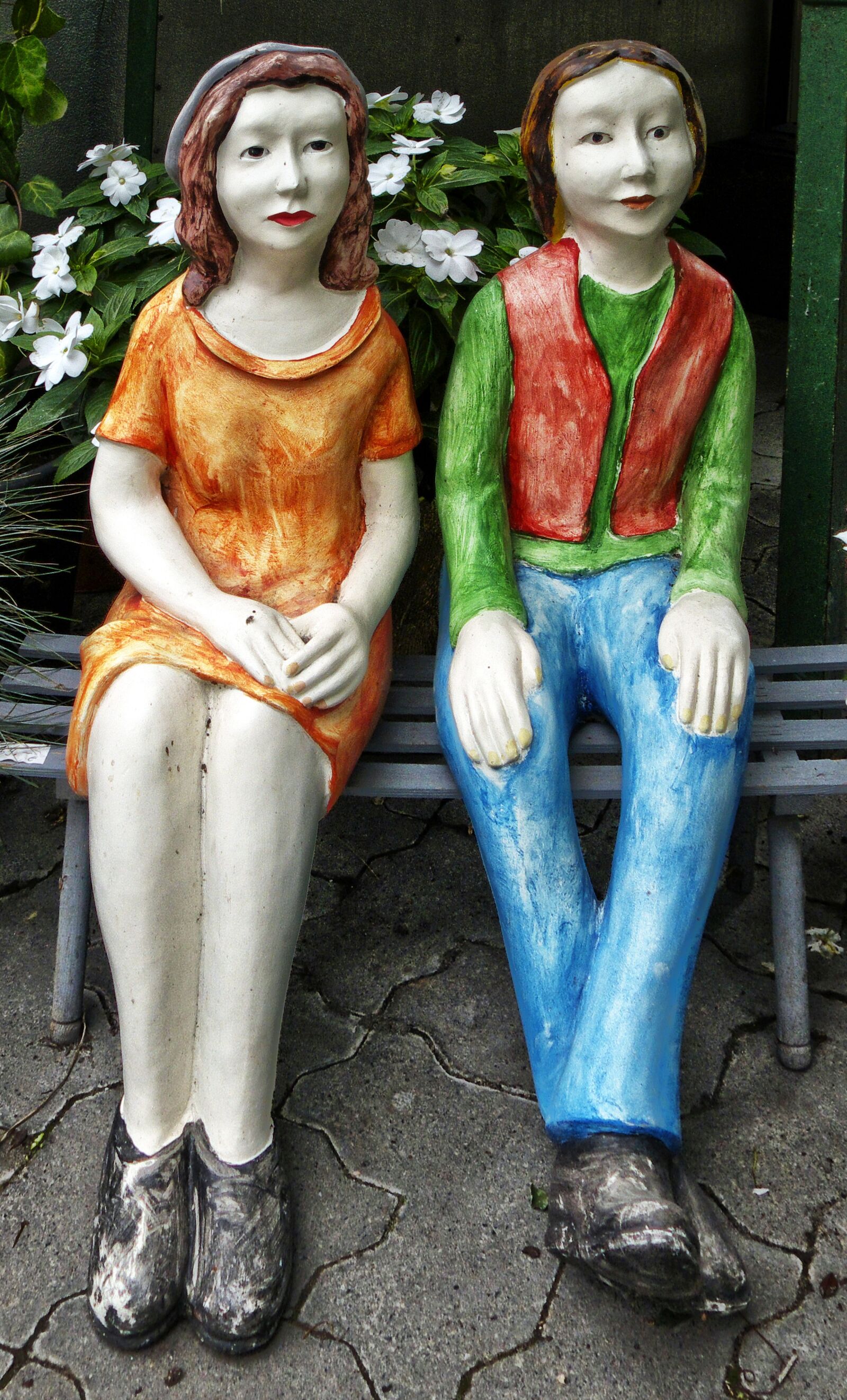 Panasonic Lumix DMC-FZ1000 sample photo. Pair, garden bench, ceramic photography