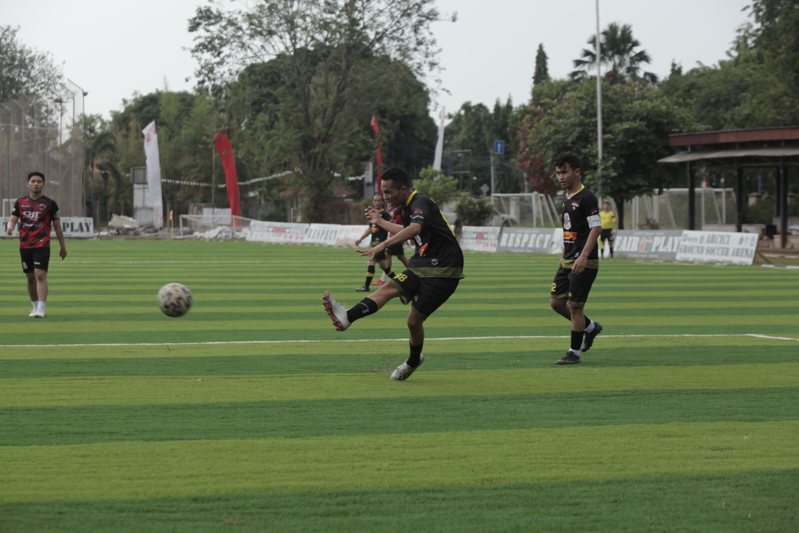 Canon EOS 5D Mark II sample photo. Soccer, football, field photography