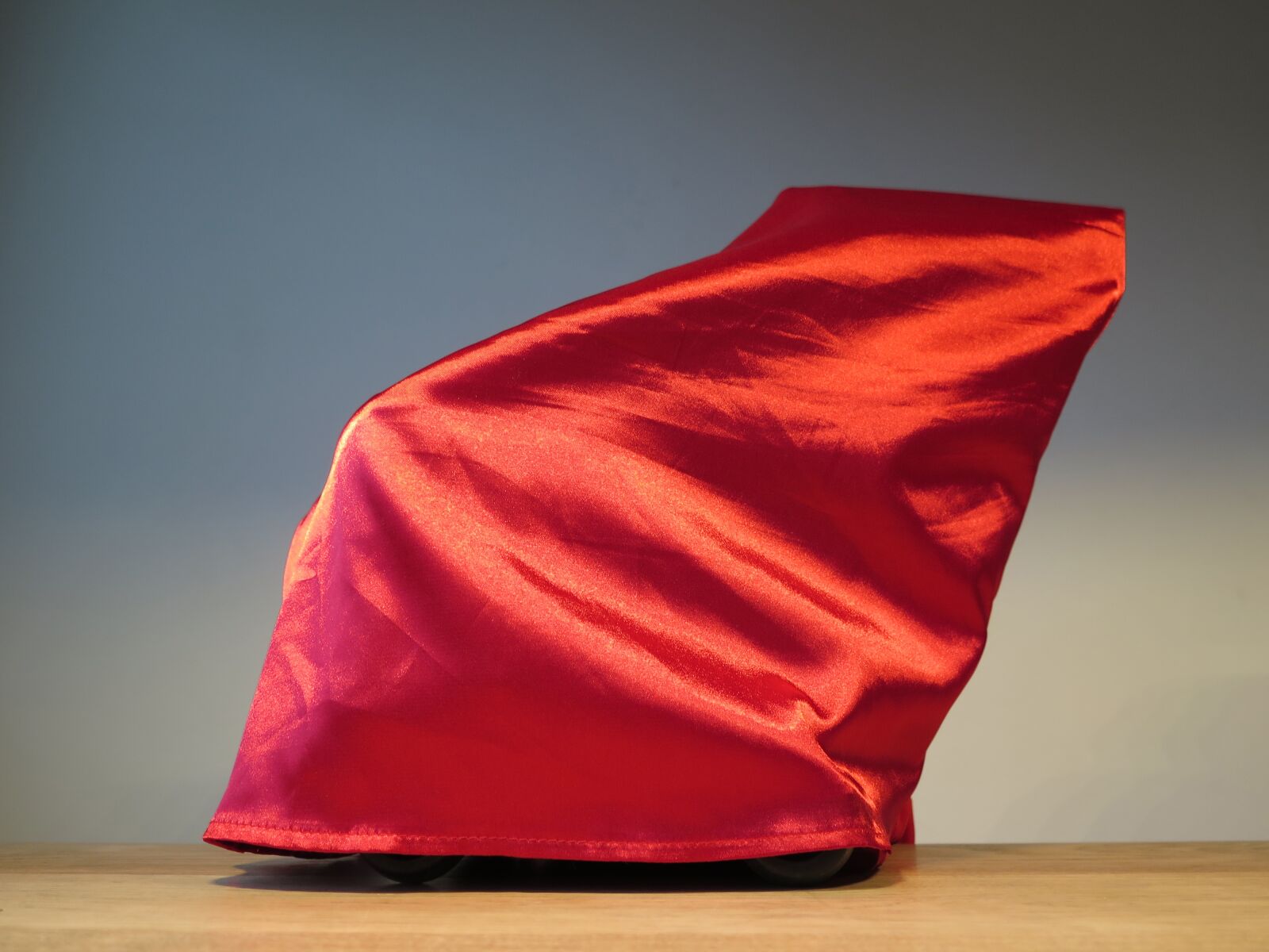 Canon PowerShot G16 sample photo. Gift, red, textile photography