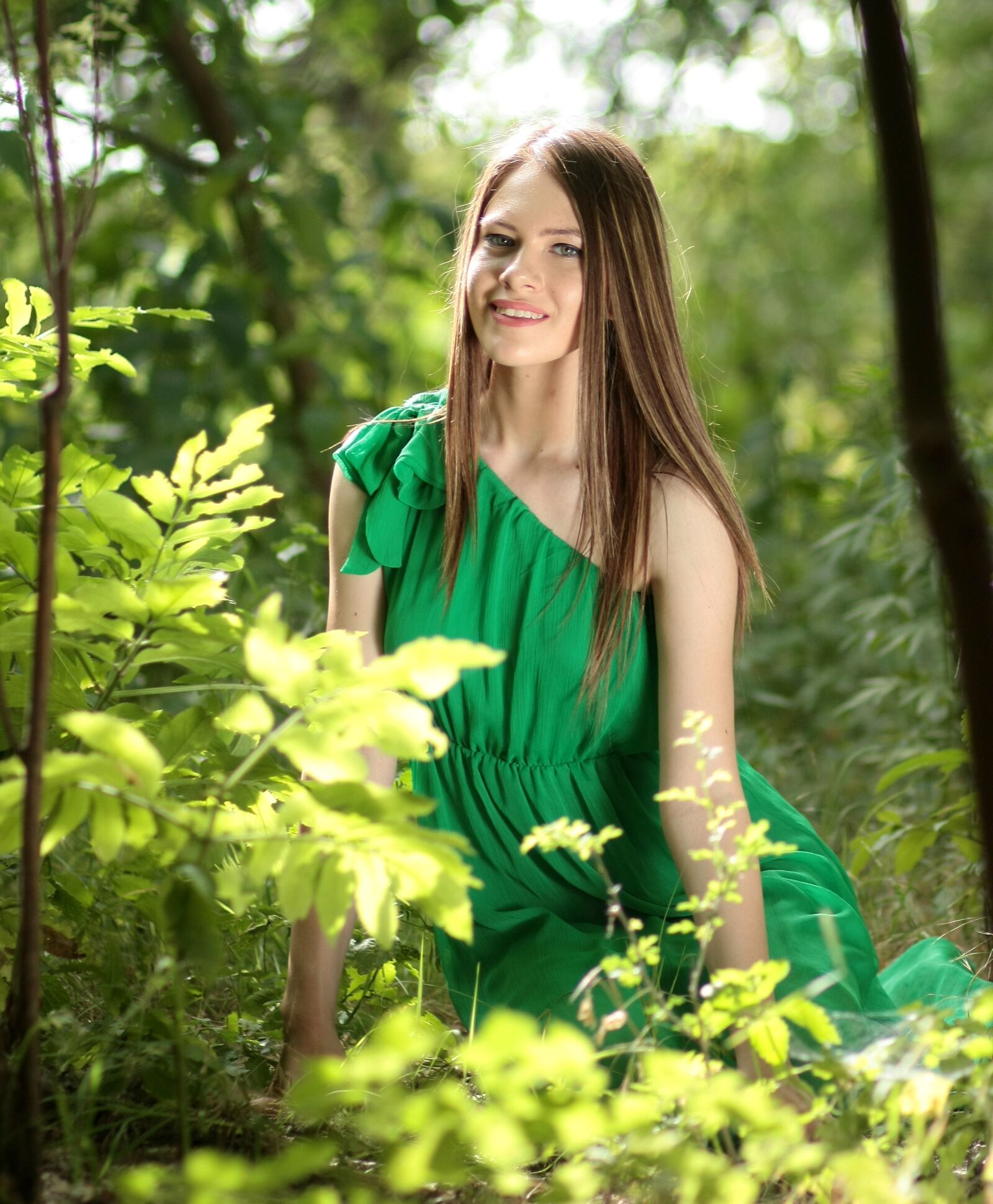 Canon EOS 450D (EOS Rebel XSi / EOS Kiss X2) sample photo. Girl, green, forest photography