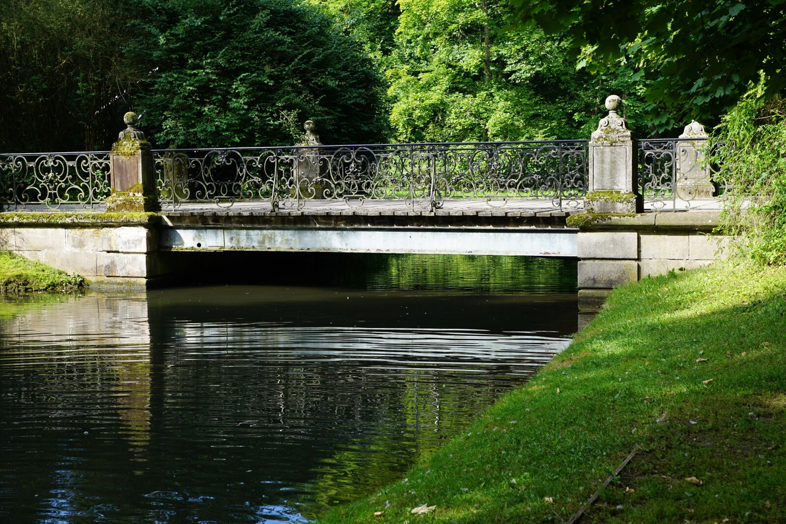 Sony ILCA-77M2 + Sony DT 16-50mm F2.8 SSM sample photo. Bridge, park, castle photography
