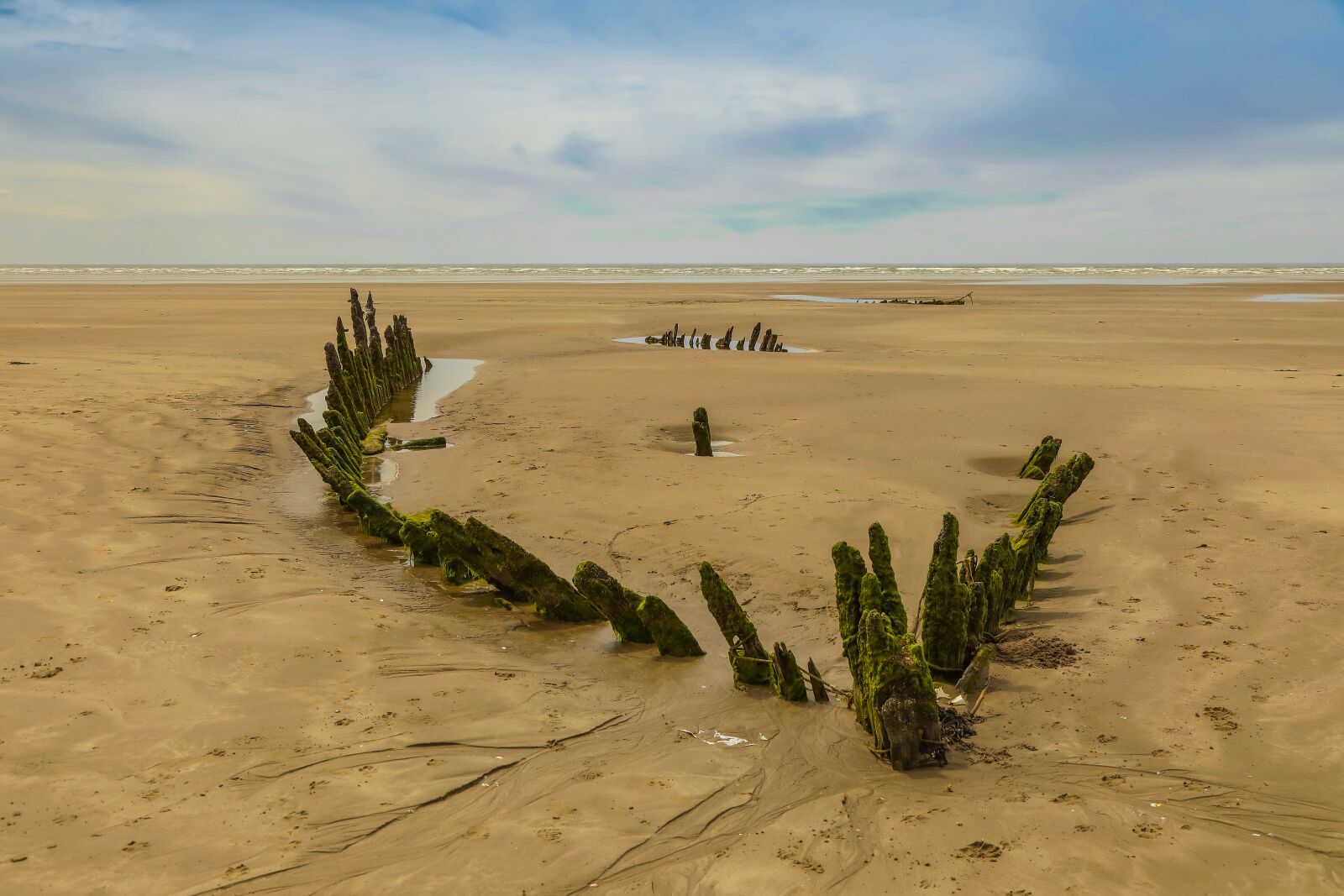 Canon EOS 5D Mark IV sample photo. Wreck, beach, sand photography