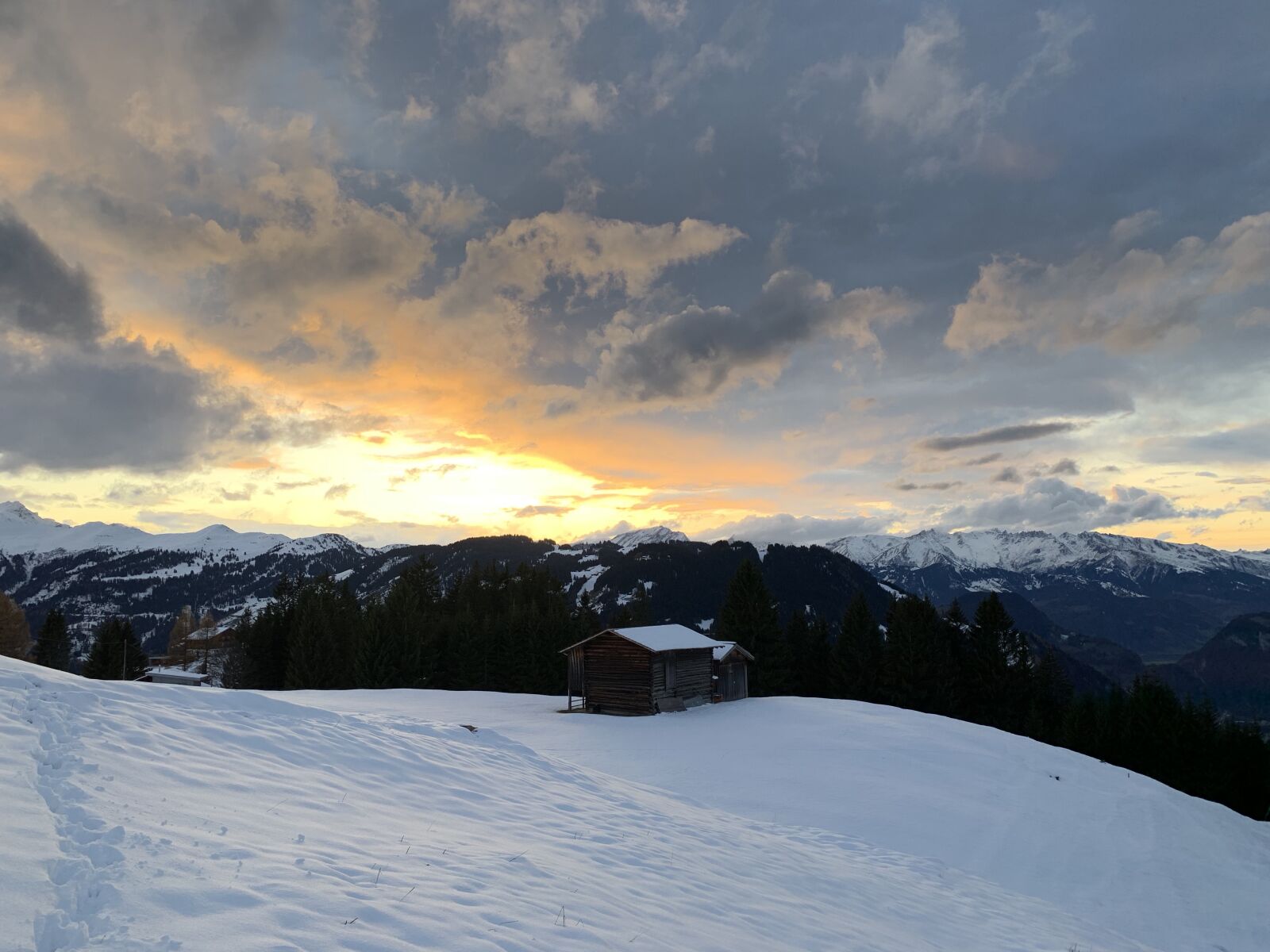 Apple iPhone XR sample photo. Sunset, winter, snow photography