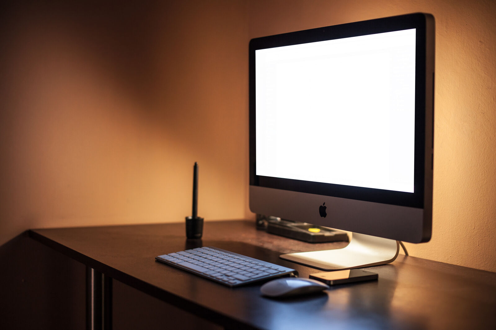 Canon EOS 5D Mark II sample photo. Apple, desk, devices, furniture photography
