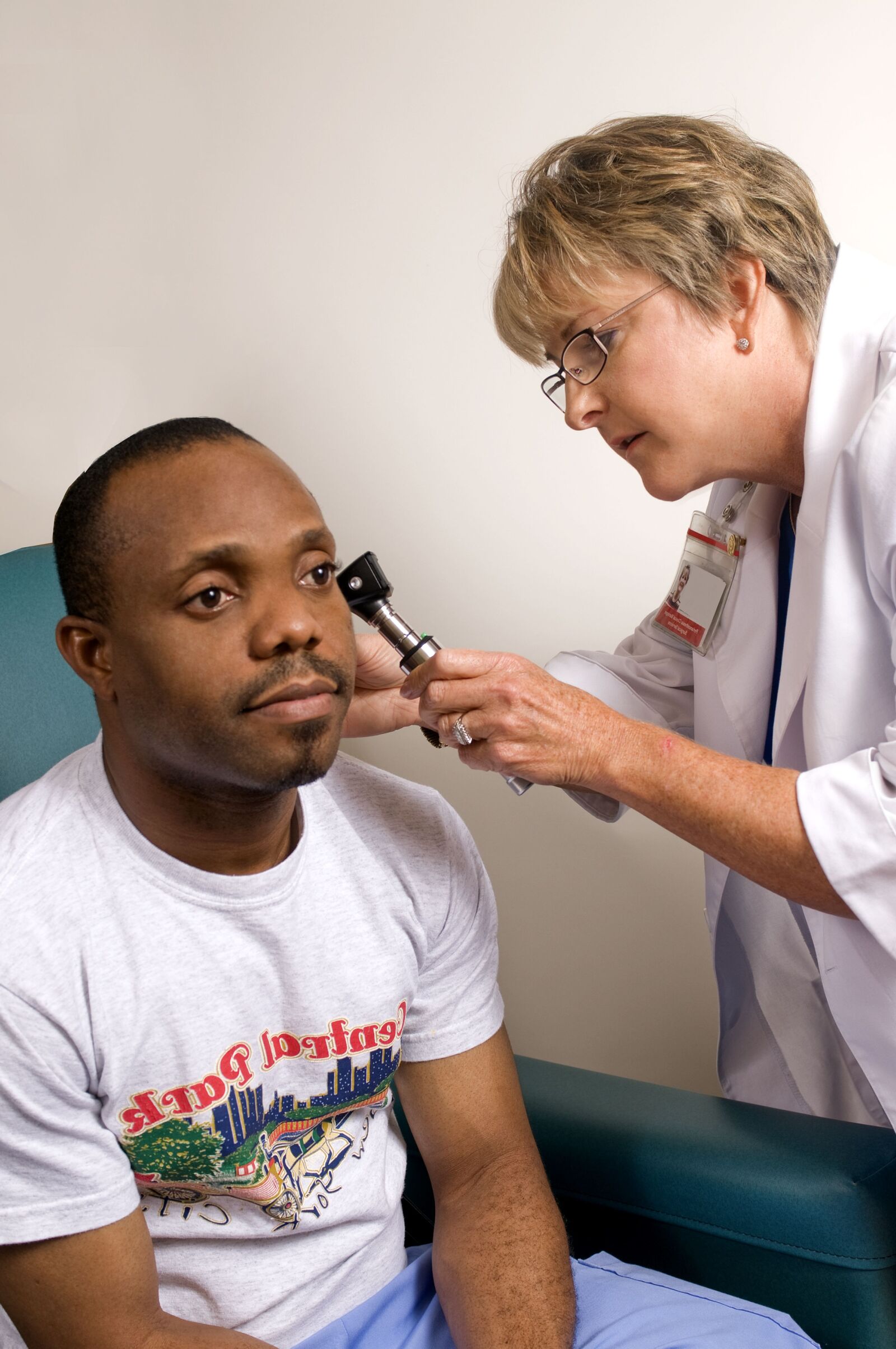 Nikon D300 sample photo. Doctor, peering, ear, canal photography