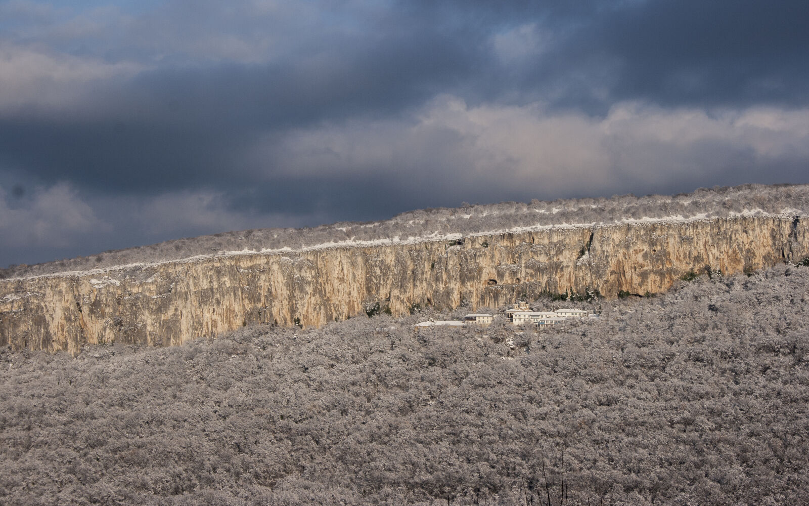 Canon EF-S 18-55mm F3.5-5.6 II sample photo. Forest, rocks, snow, sveta photography