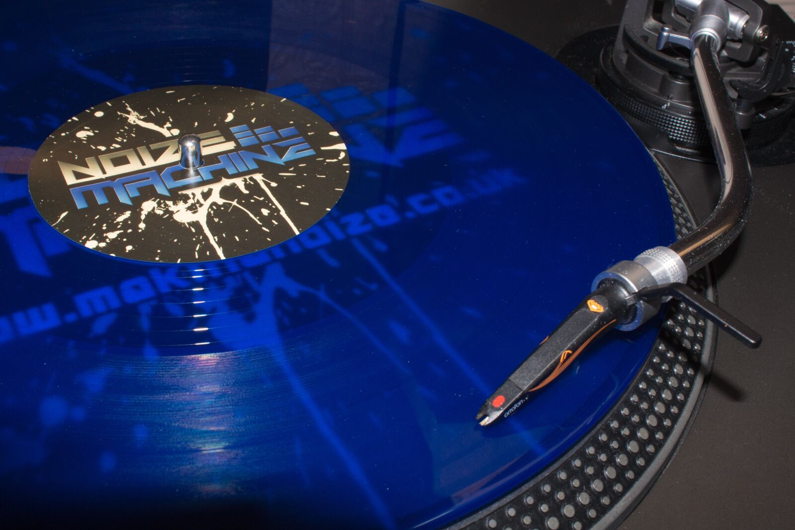 Canon EOS 650D (EOS Rebel T4i / EOS Kiss X6i) sample photo. Vinyl record, noize machine photography