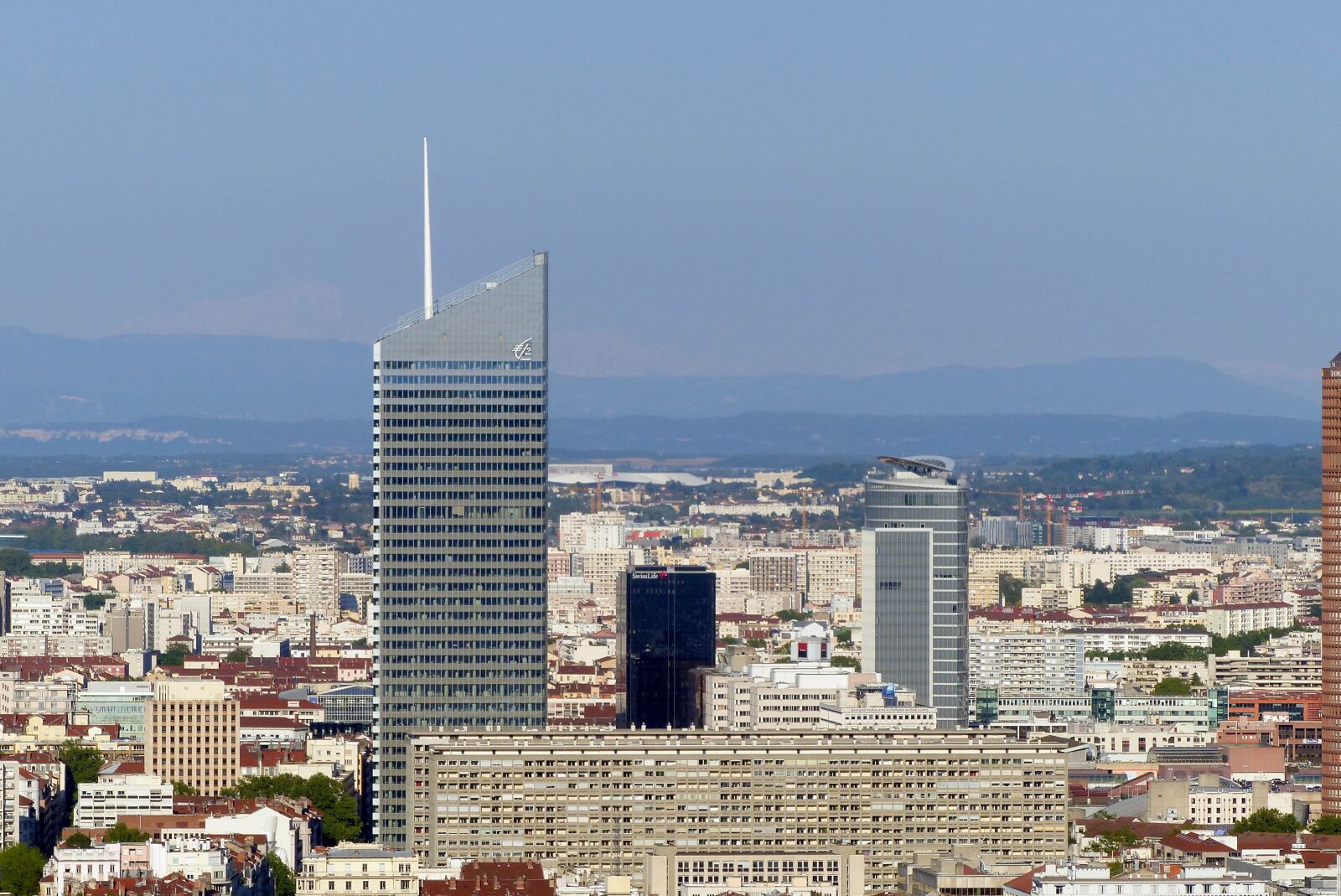 Panasonic Lumix DMC-FZ200 sample photo. Lyon, skyscraper, tower photography