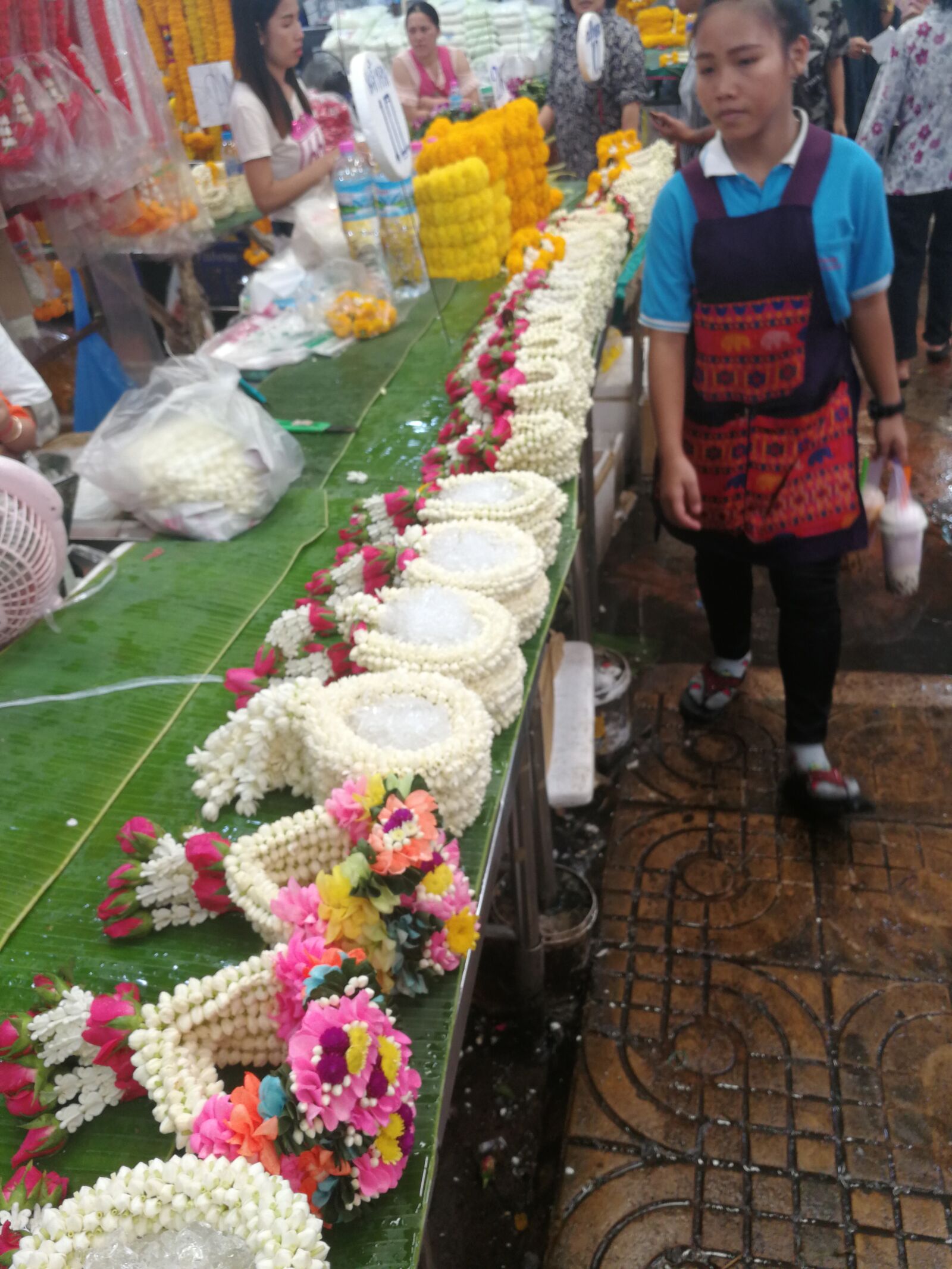 HUAWEI Mate 9 sample photo. Offerings, flowers, bangkok photography