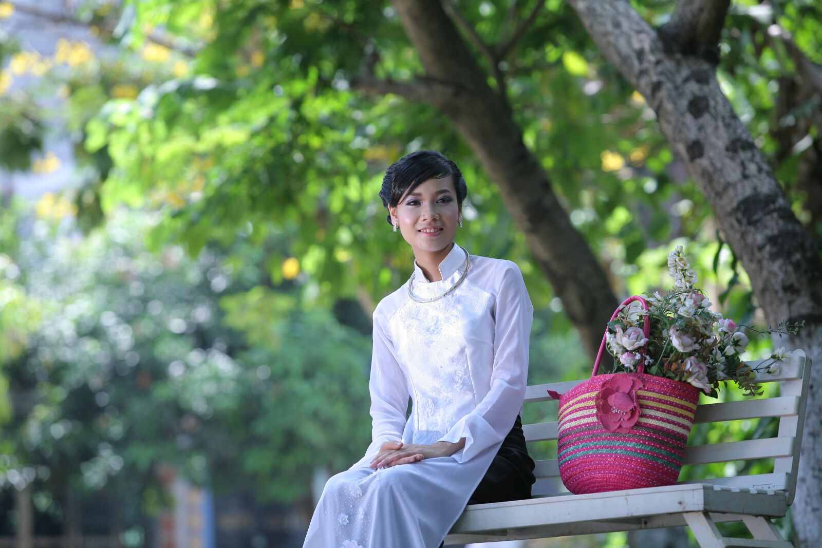 Canon EOS 5D sample photo. Vietnam, girl, long coat photography
